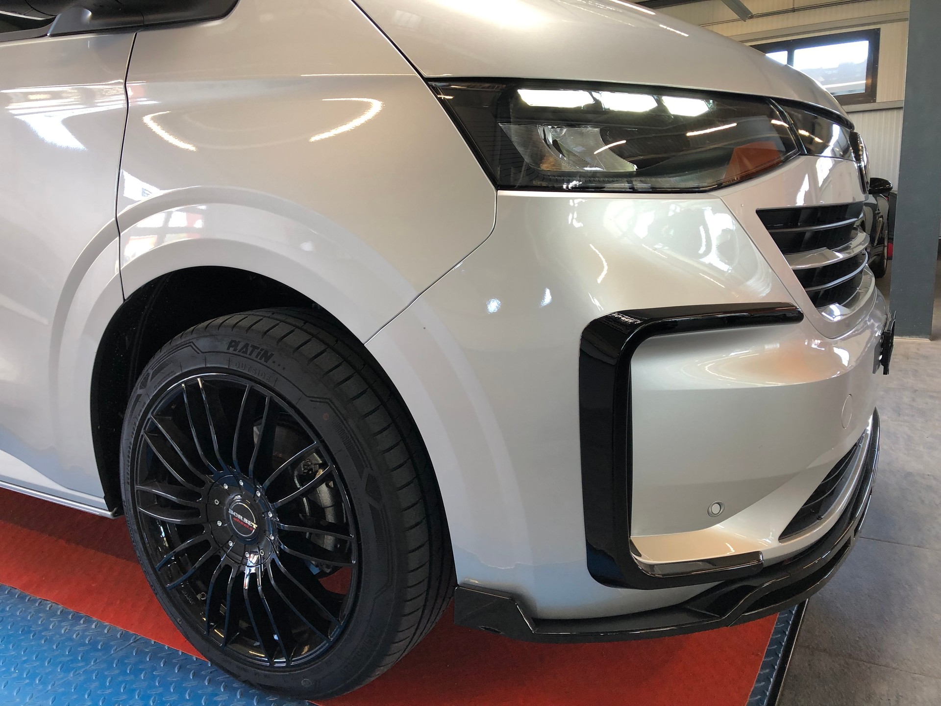 VW Transporter T7 2.0 TDI Lang-image-1