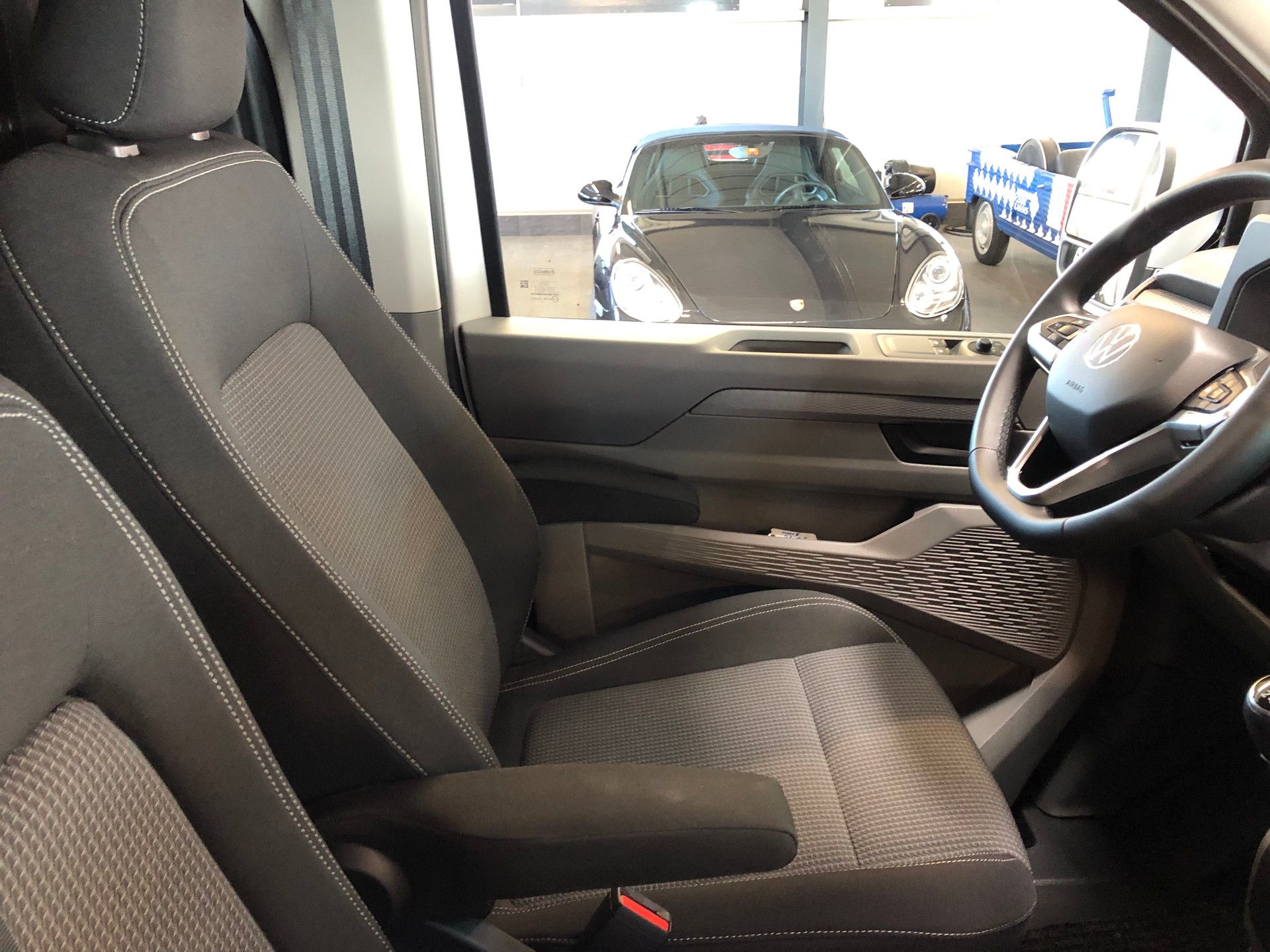 VW Transporter T7 2.0 TDI Lang-image-15