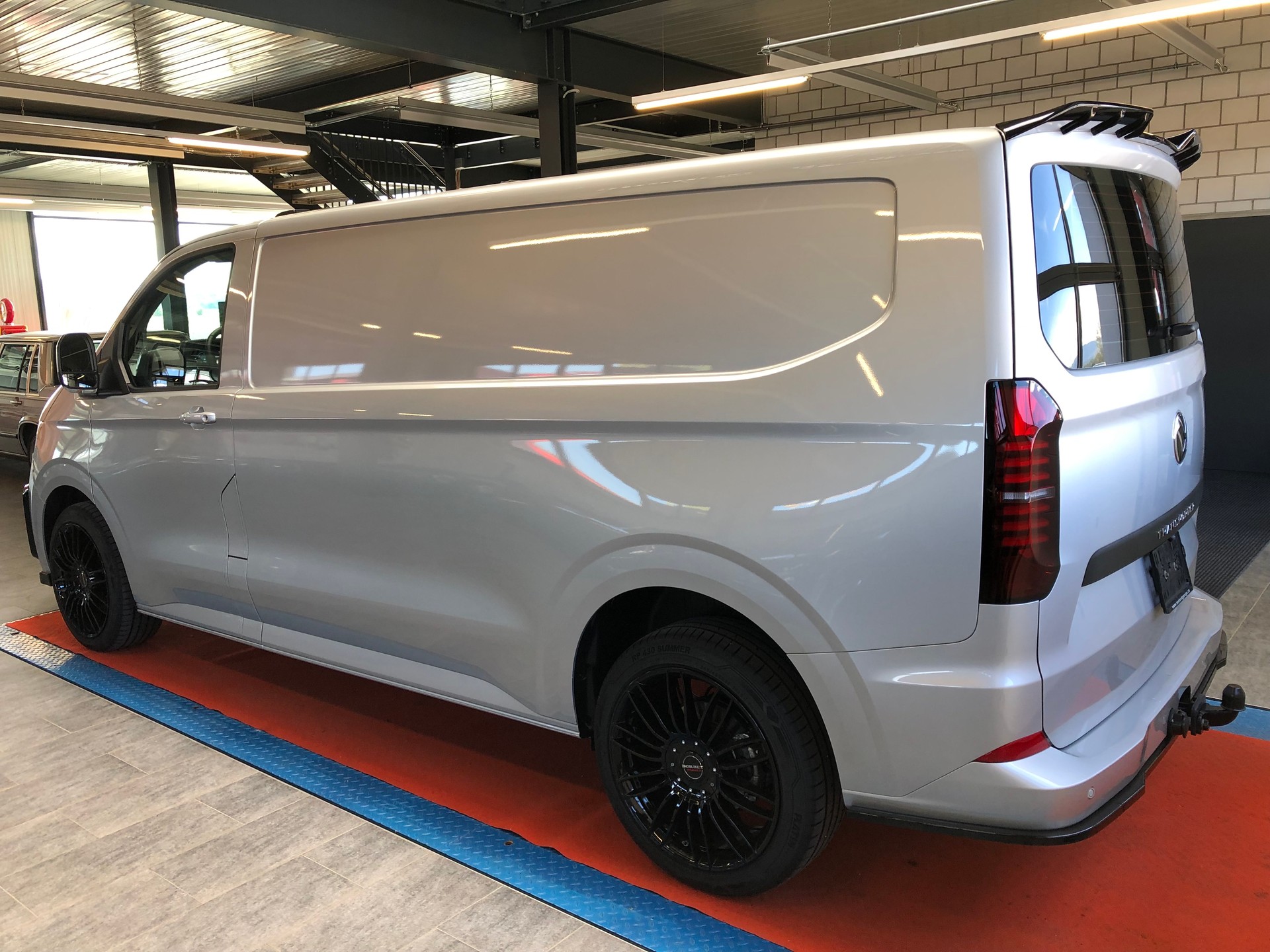 VW Transporter T7 2.0 TDI Lang-image-6