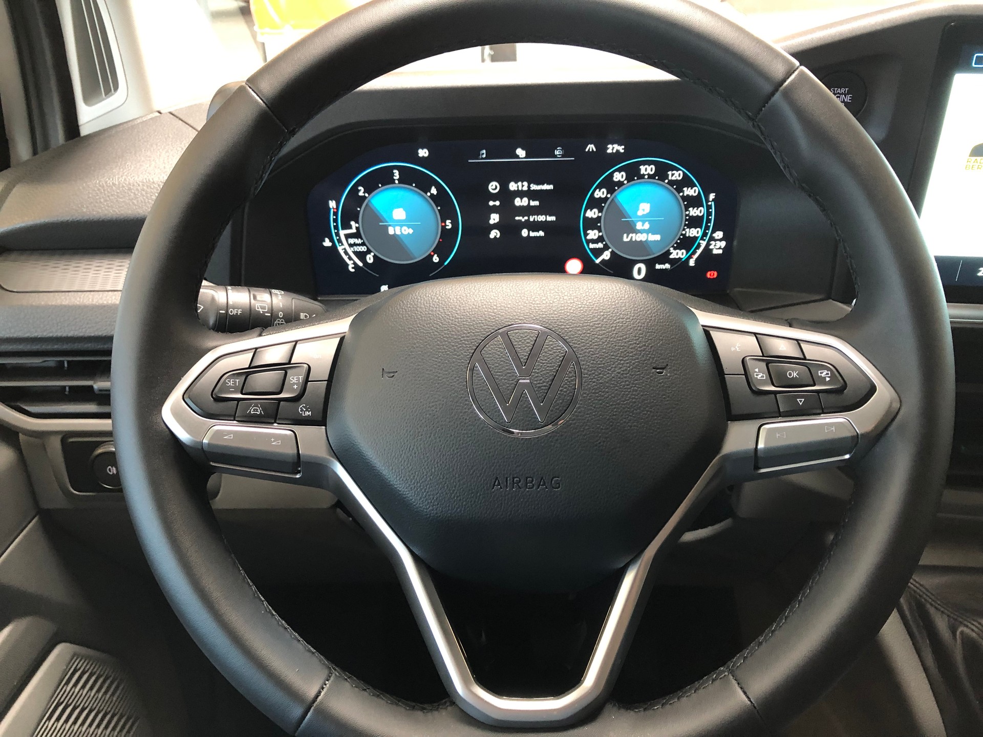 VW Transporter T7 2.0 TDI Lang-image-23