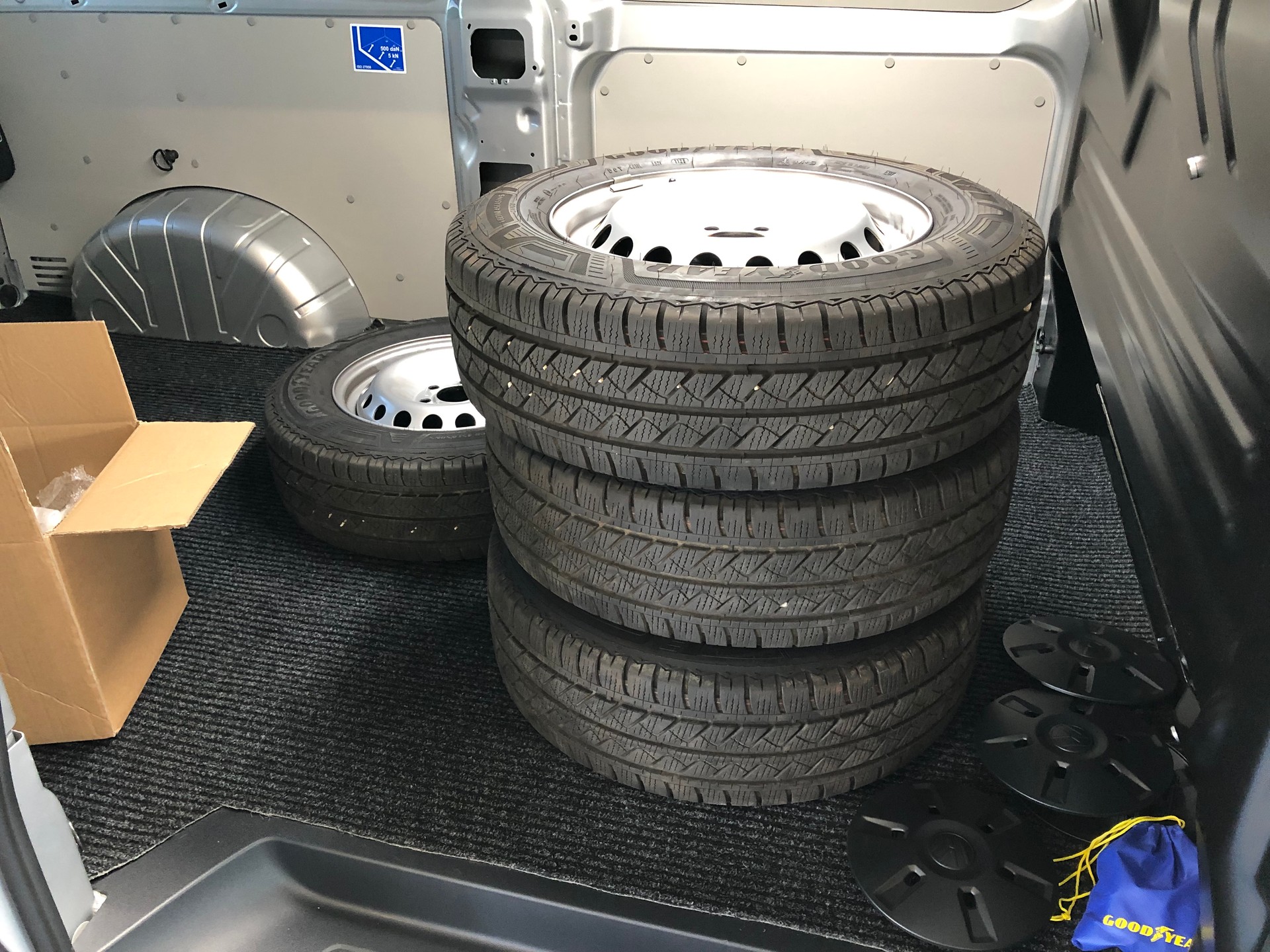 VW Transporter T7 2.0 TDI Lang-image-17