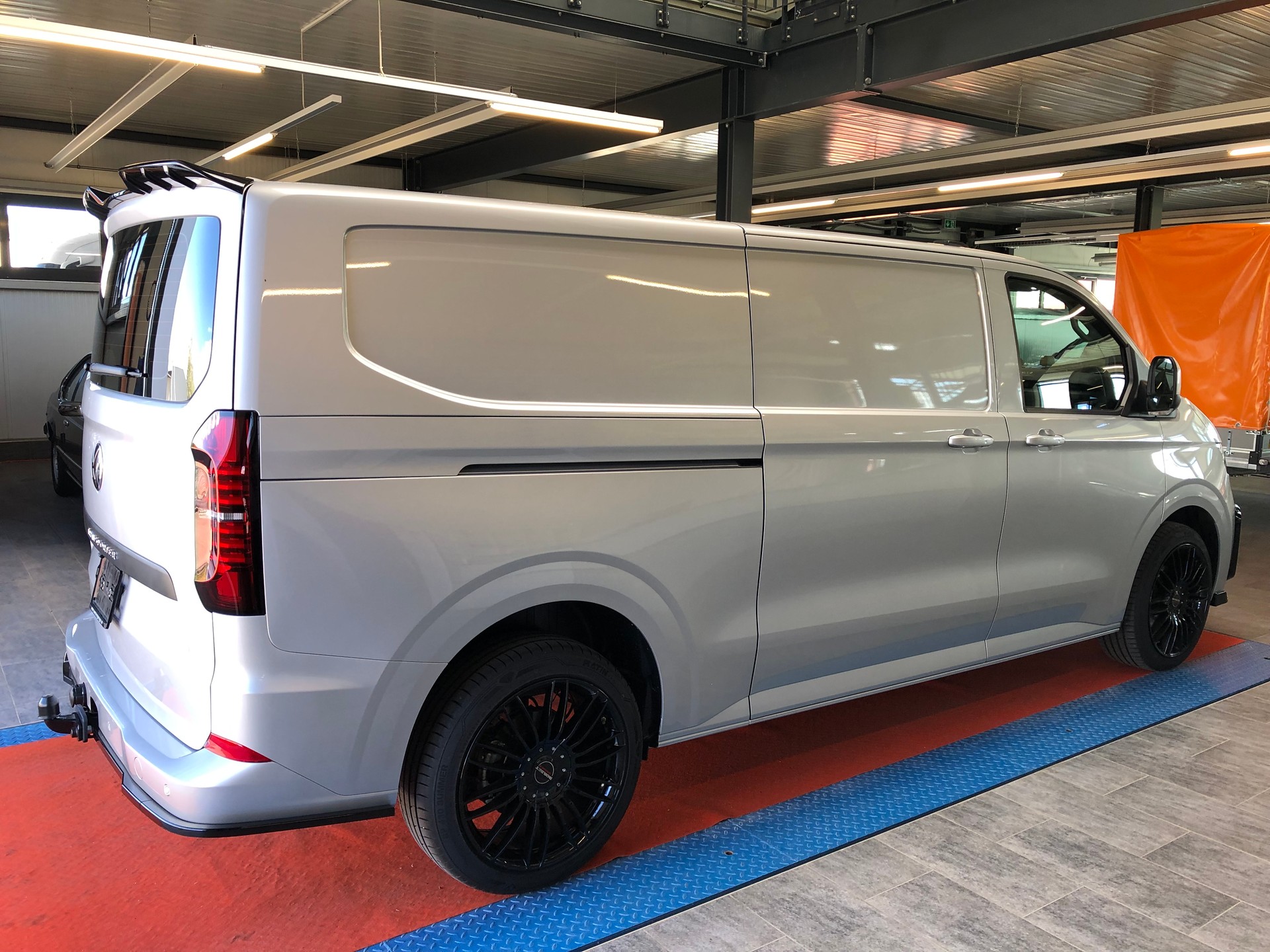 VW Transporter T7 2.0 TDI Lang-image-9