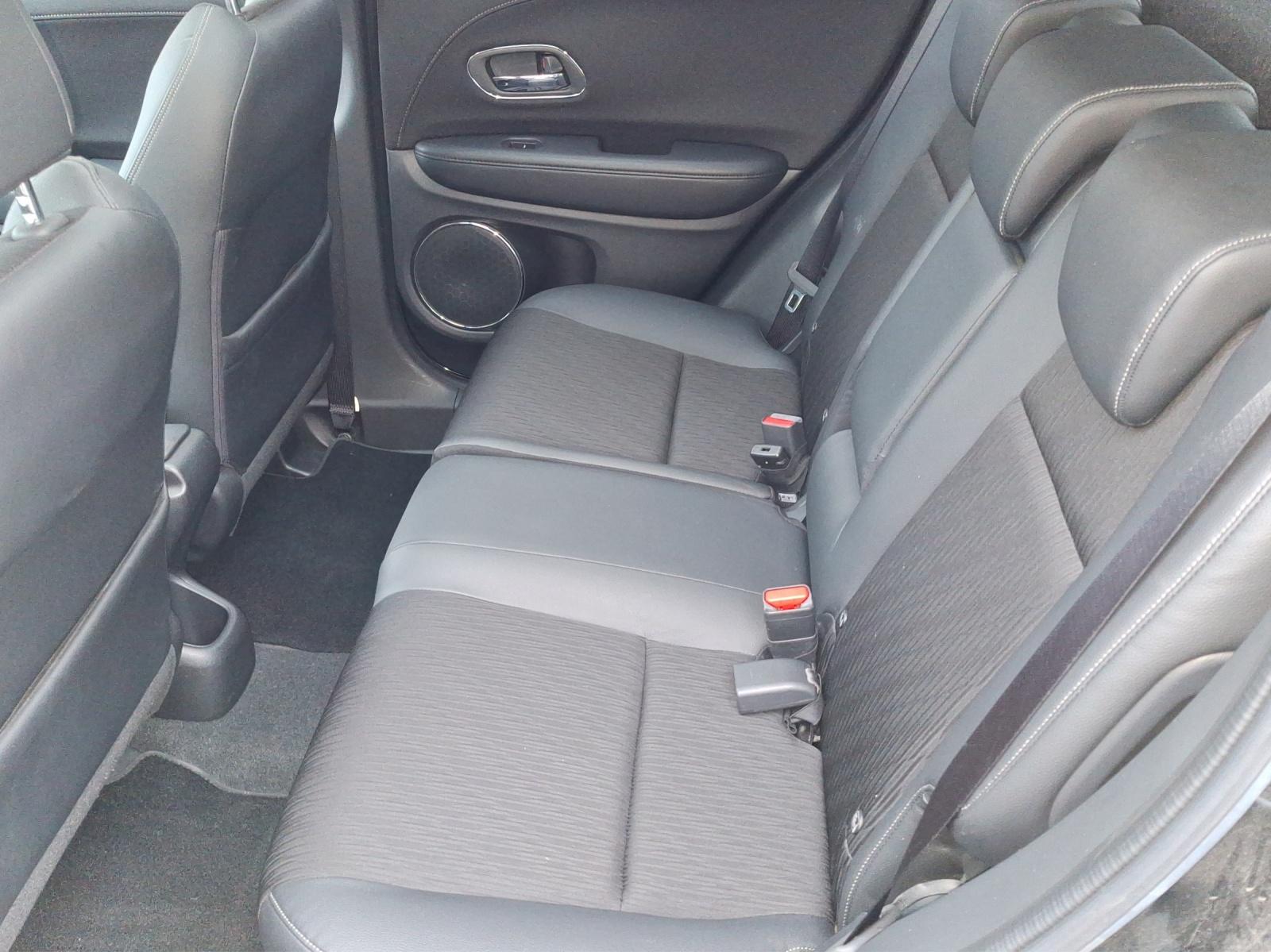 HONDA HR-V 1.5i-VTEC Executive-image-11
