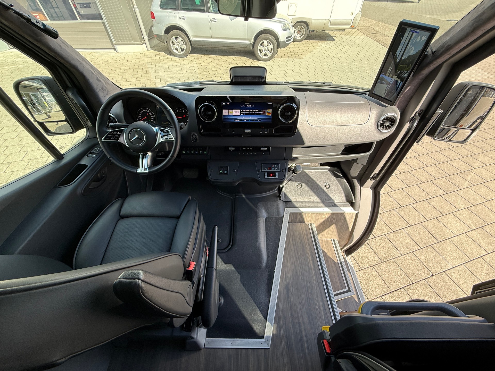MERCEDES-BENZ VIP Sprinter 519 Stufendoppelverglasung-image-10
