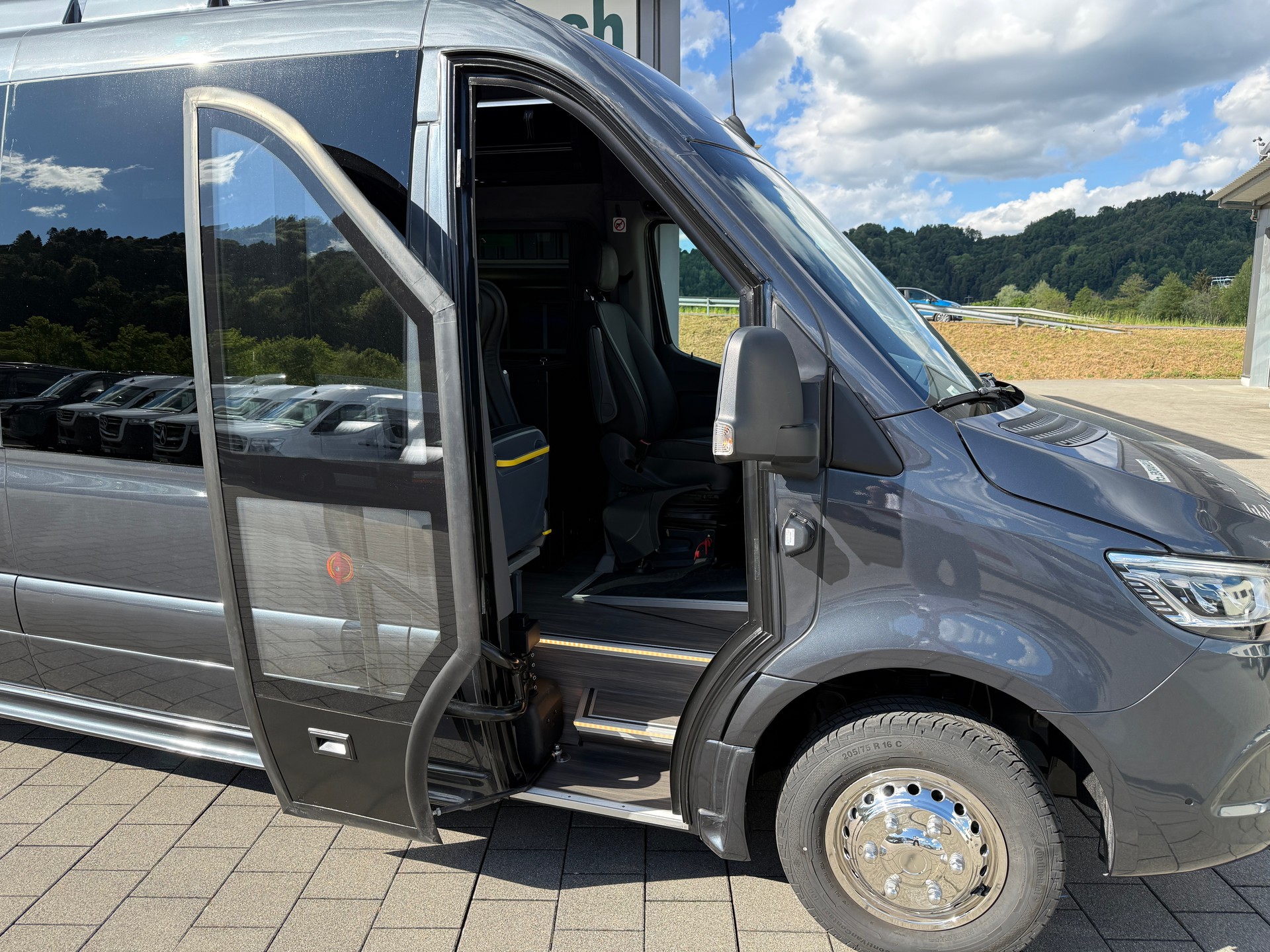 MERCEDES-BENZ VIP Sprinter 519 Stufendoppelverglasung-image-14