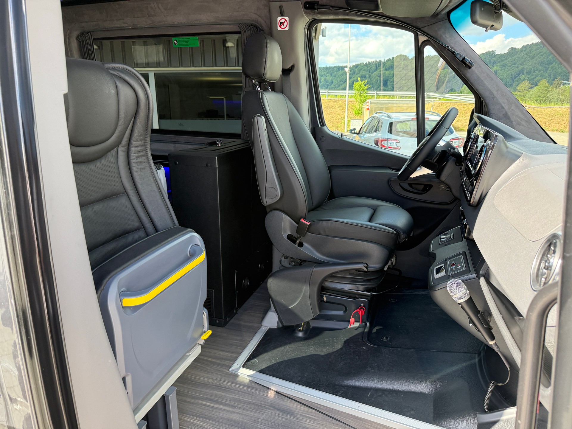 MERCEDES-BENZ VIP Sprinter 519 Stufendoppelverglasung-image-9
