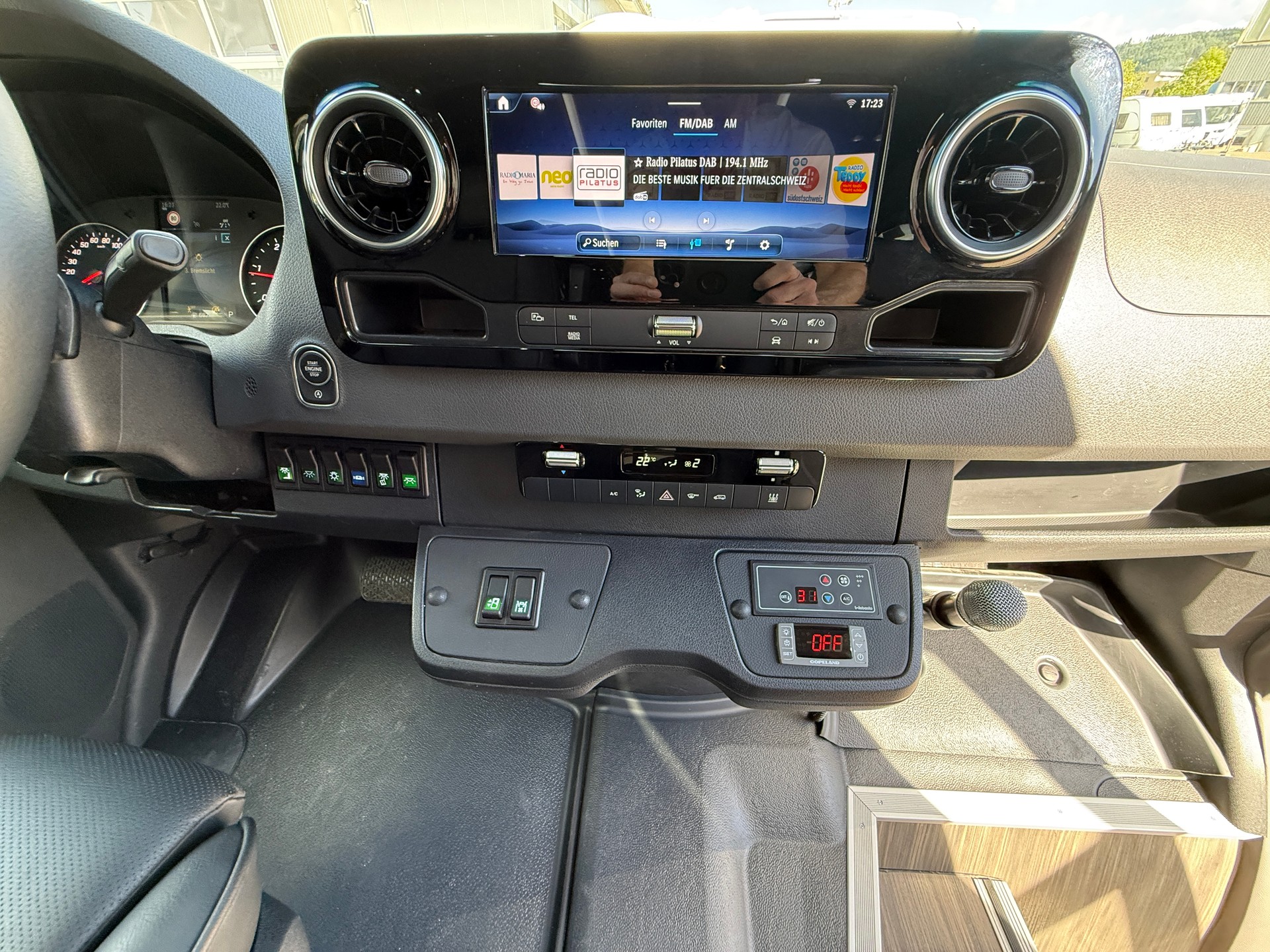 MERCEDES-BENZ VIP Sprinter 519 Stufendoppelverglasung-image-11