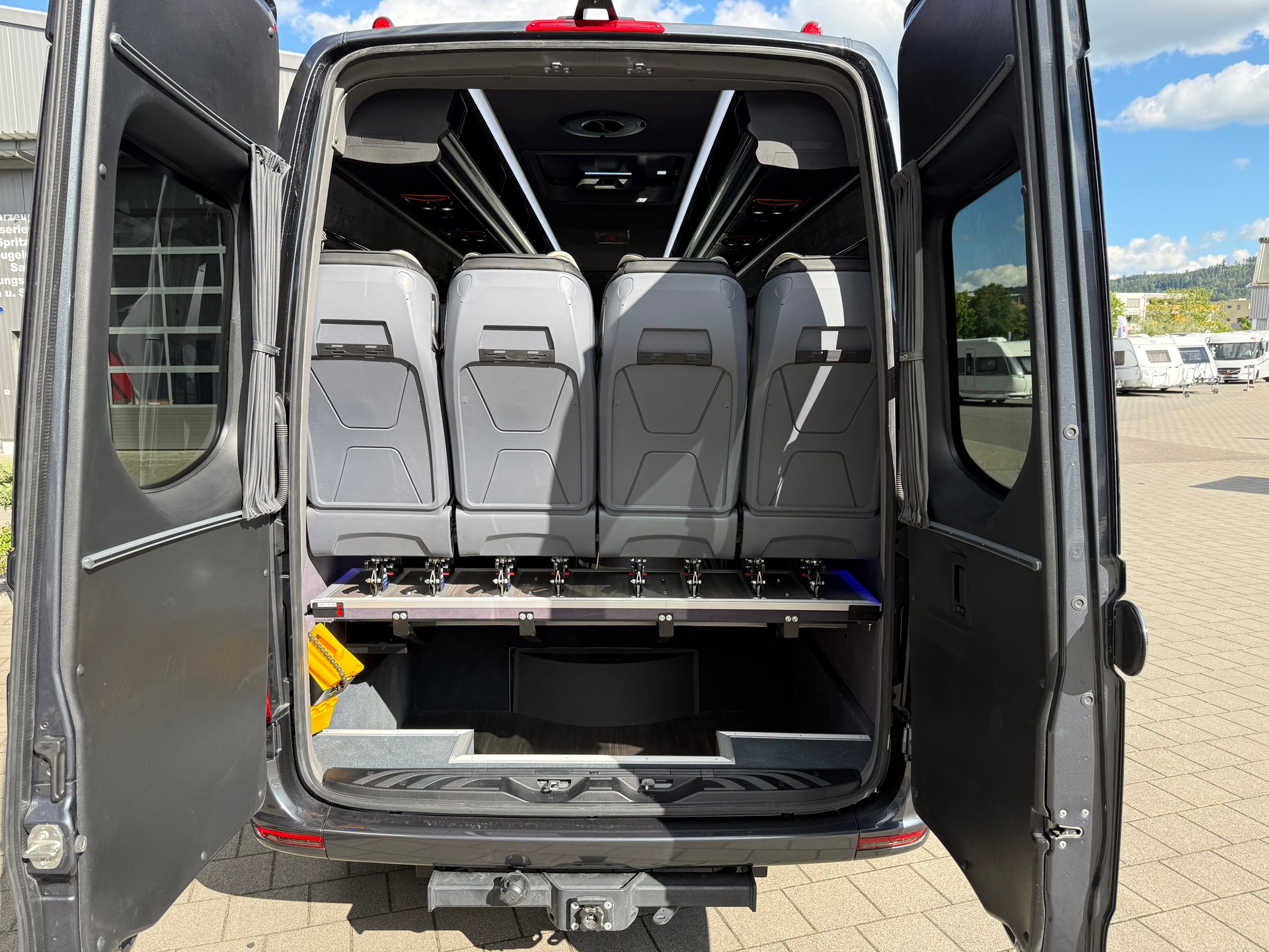 MERCEDES-BENZ VIP Sprinter 519 Stufendoppelverglasung-image-12