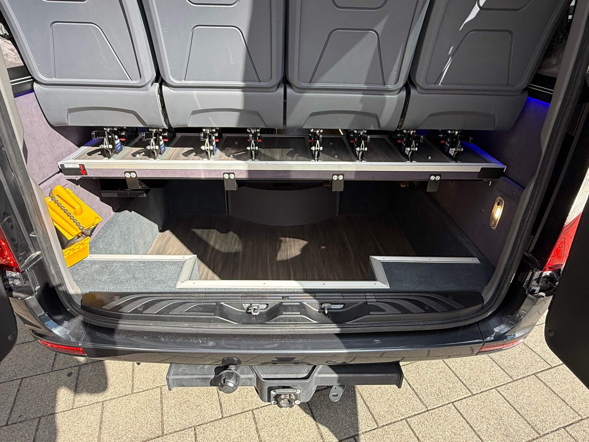 MERCEDES-BENZ VIP Sprinter 519 Stufendoppelverglasung-image-13