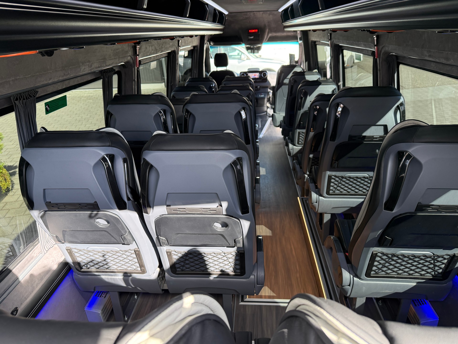 MERCEDES-BENZ VIP Sprinter 519 Stufendoppelverglasung-image-5