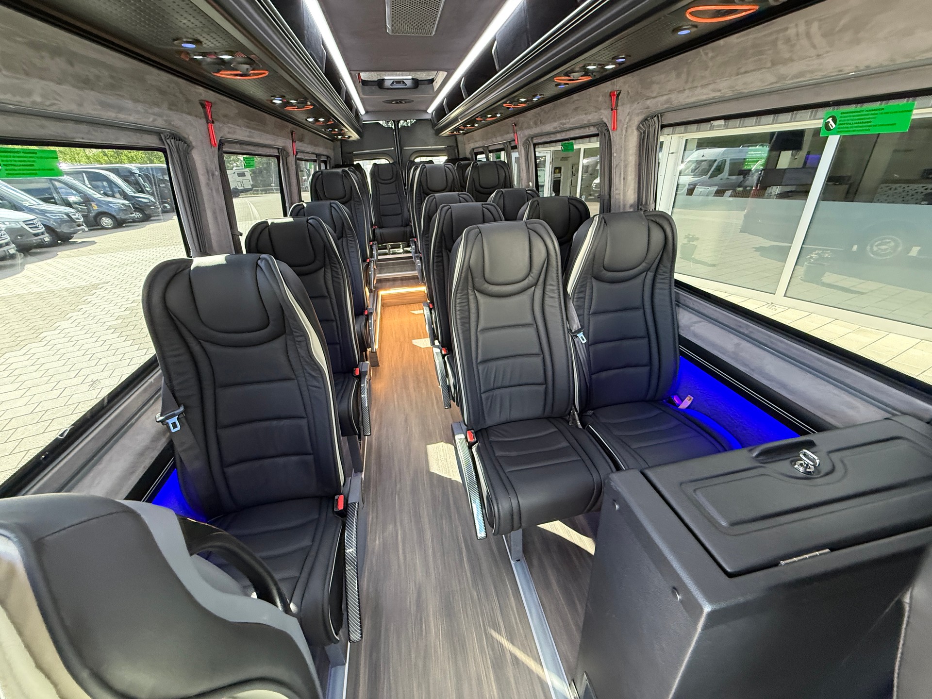 MERCEDES-BENZ VIP Sprinter 519 Stufendoppelverglasung-image-4