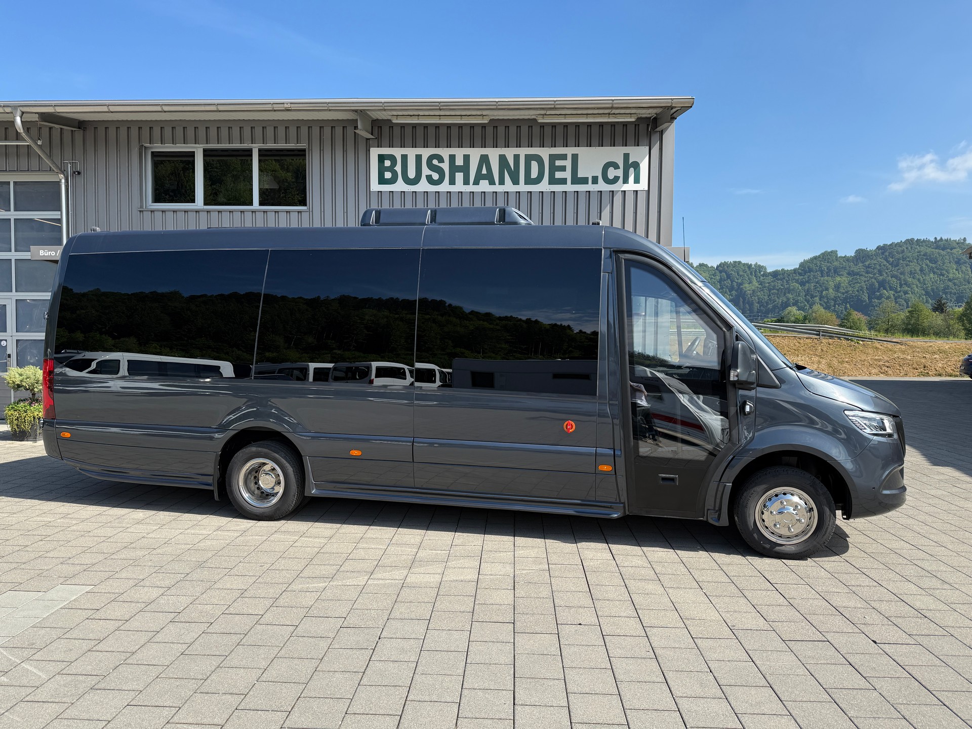MERCEDES-BENZ VIP Sprinter 519 Stufendoppelverglasung-image-1