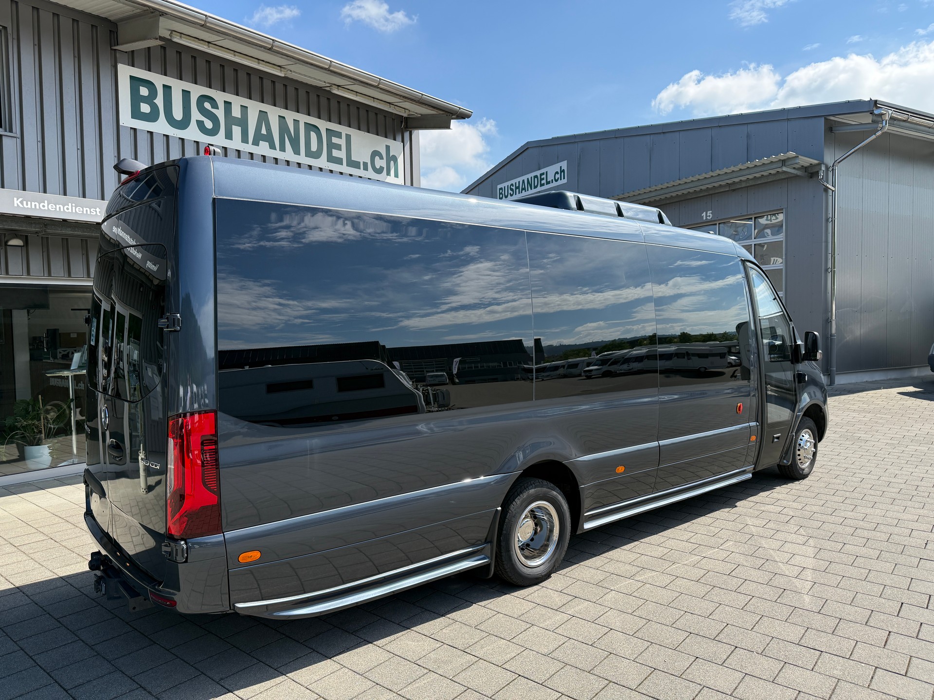 MERCEDES-BENZ VIP Sprinter 519 Stufendoppelverglasung-image-2
