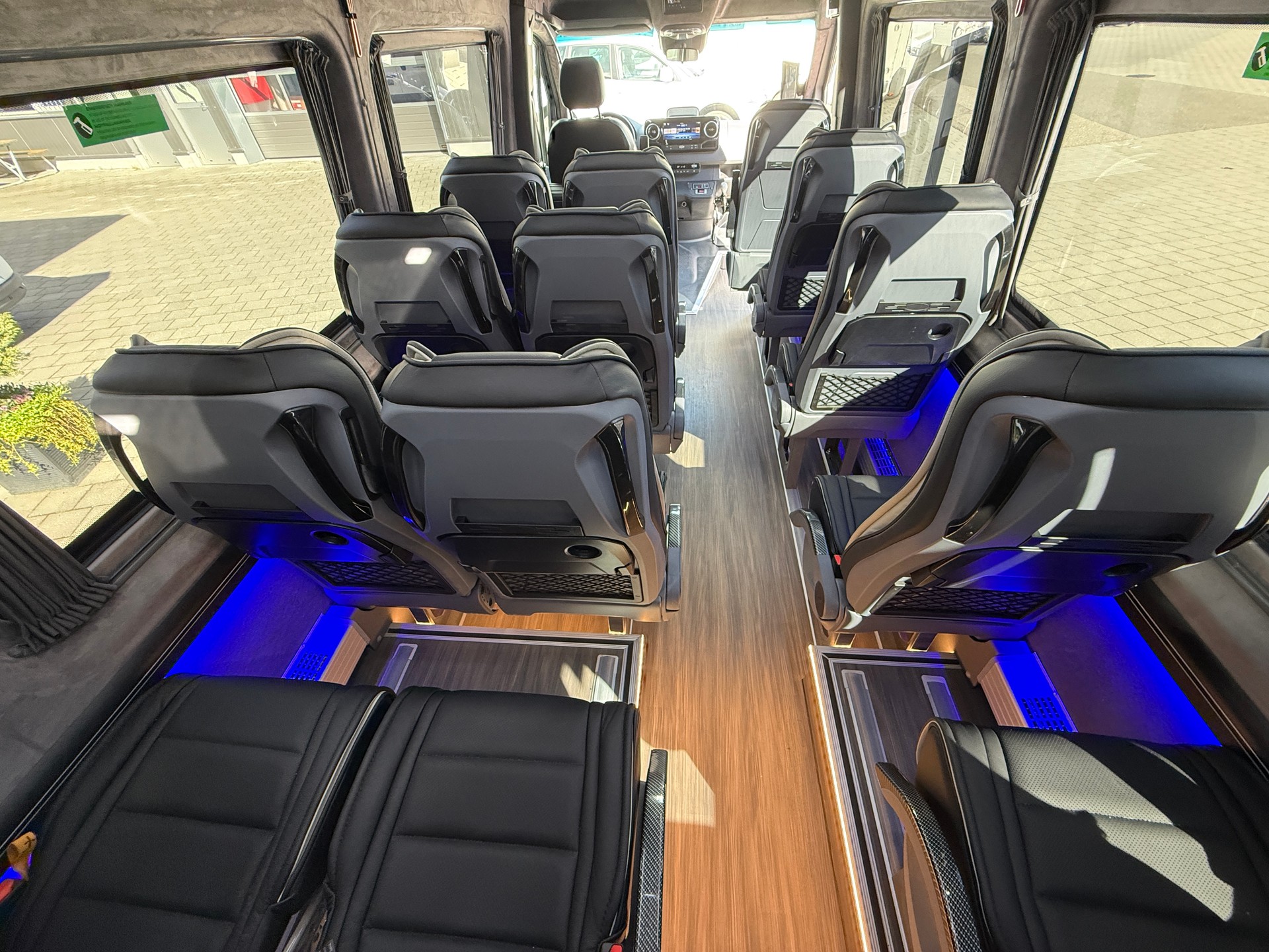 MERCEDES-BENZ VIP Sprinter 519 Stufendoppelverglasung-image-6