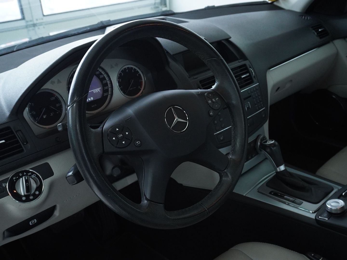 MERCEDES-BENZ C 300 (280) Avantgarde 4Matic 7G-Tronic-image-2