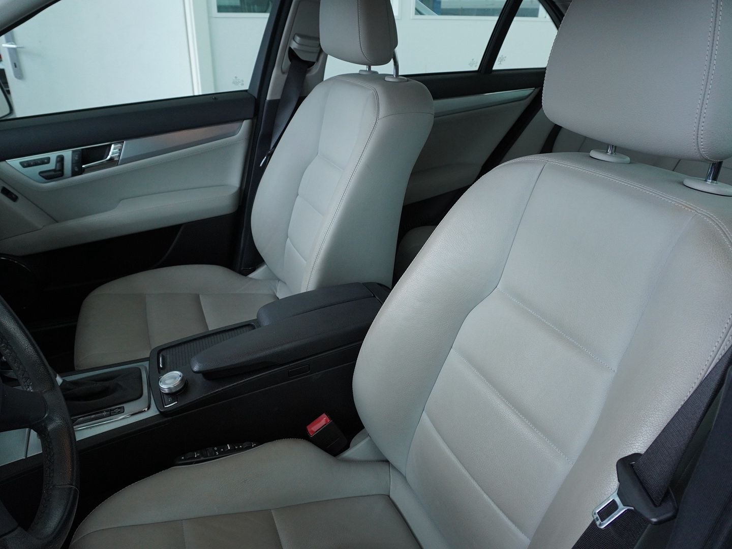 MERCEDES-BENZ C 300 (280) Avantgarde 4Matic 7G-Tronic-image-3