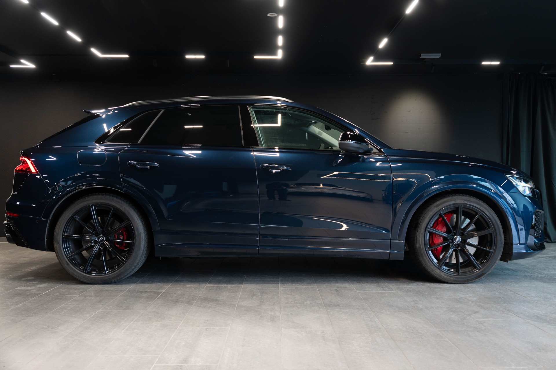 AUDI RSQ8 quattro tiptronic / CH Auto / Gratis Service / Werksgarantie / Vollausstattung / Schiebedach-image-3