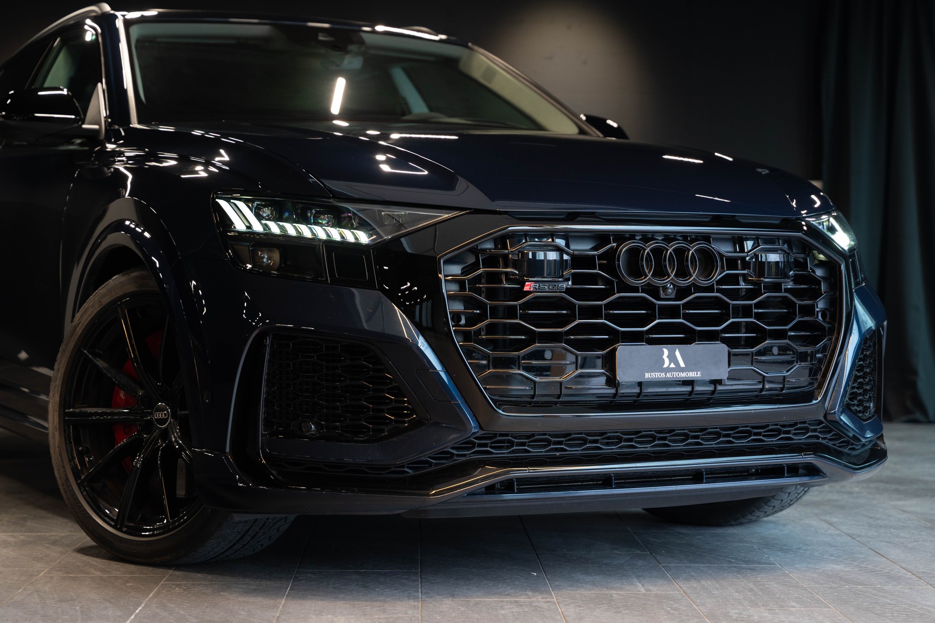 AUDI RSQ8 quattro tiptronic / CH Auto / Gratis Service / Werksgarantie / Vollausstattung / Schiebedach-image-1