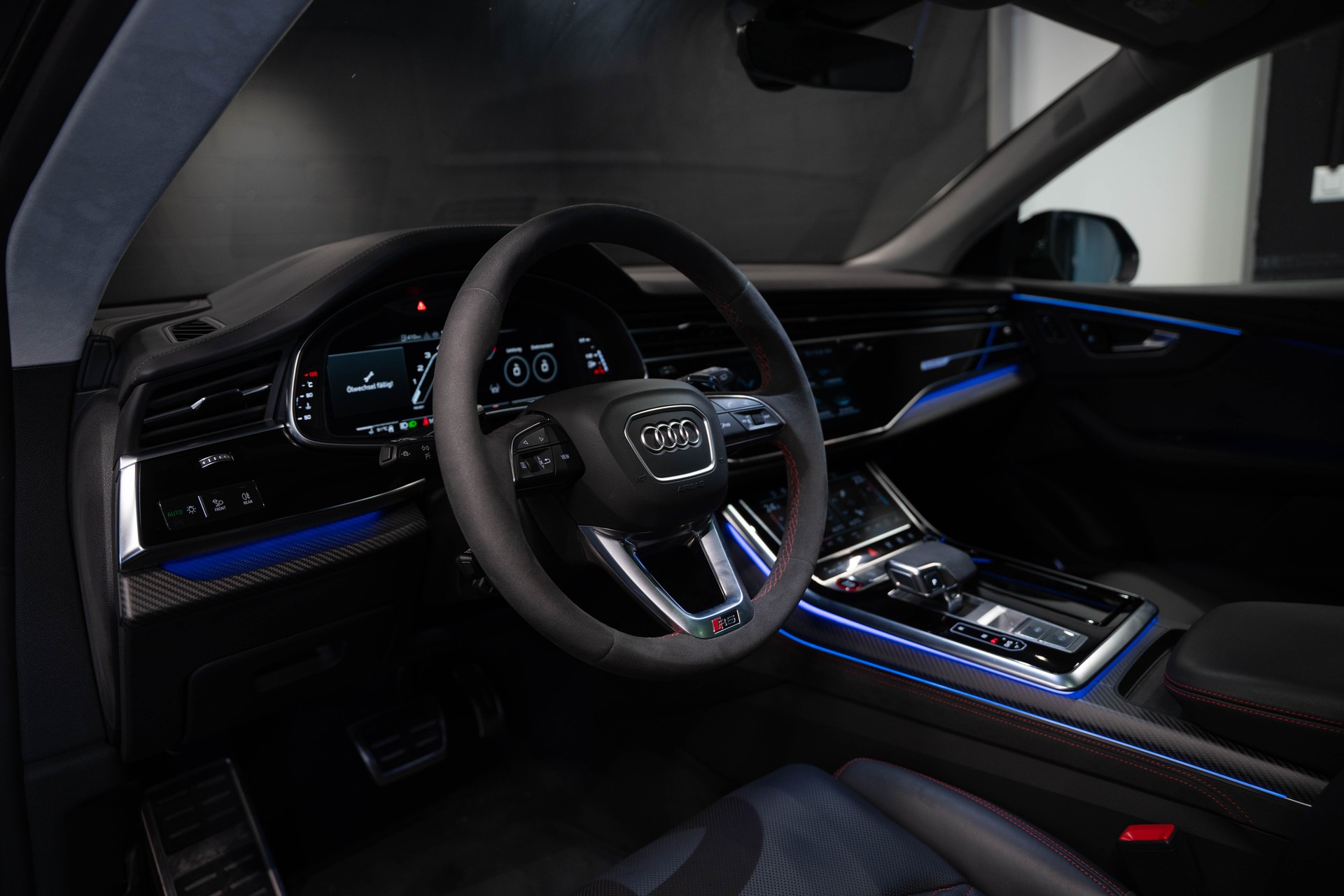 AUDI RSQ8 quattro tiptronic / CH Auto / Gratis Service / Werksgarantie / Vollausstattung / Schiebedach-image-9