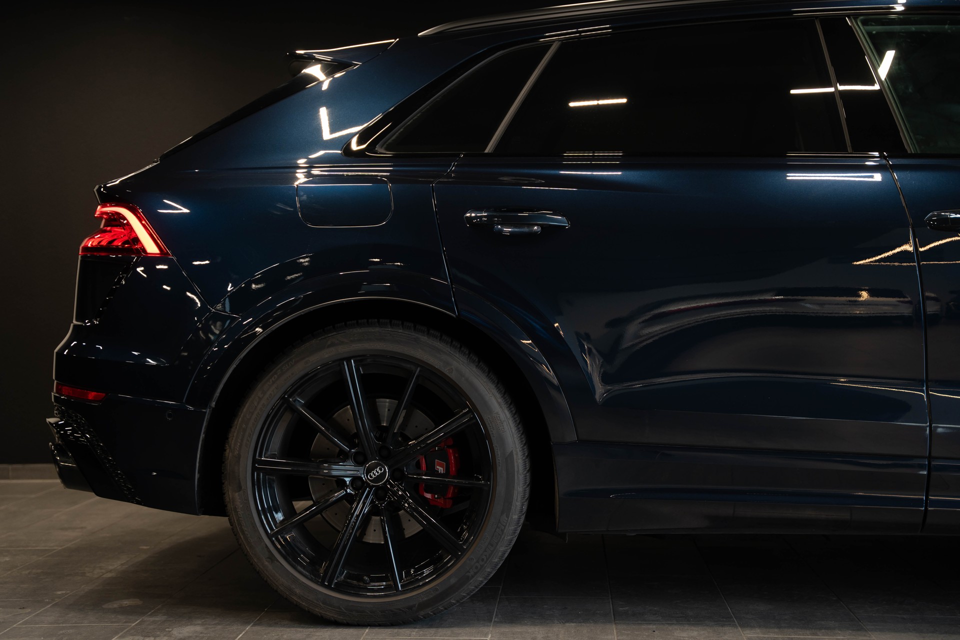 AUDI RSQ8 quattro tiptronic / CH Auto / Gratis Service / Werksgarantie / Vollausstattung / Schiebedach-image-5