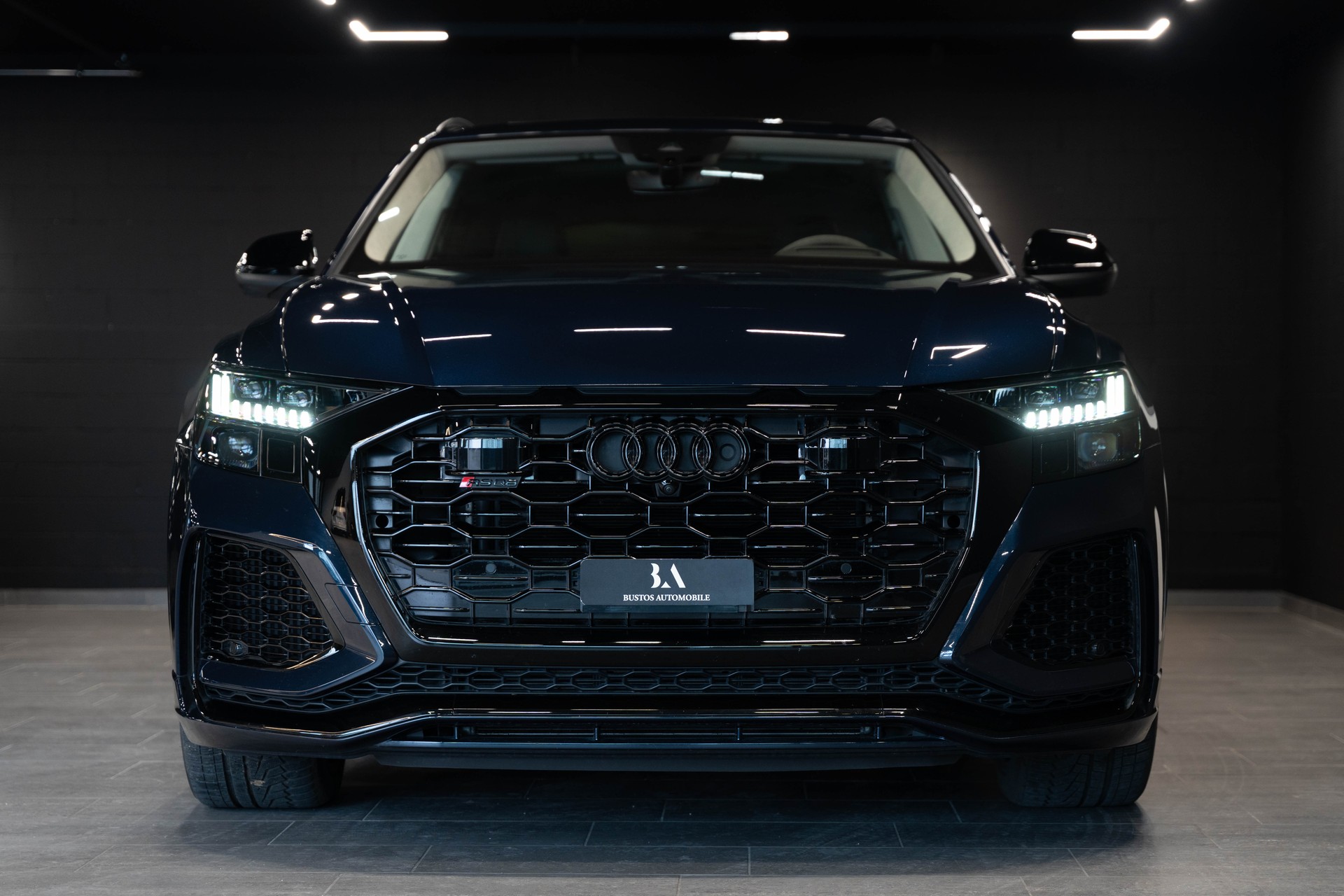AUDI RSQ8 quattro tiptronic / CH Auto / Gratis Service / Werksgarantie / Vollausstattung / Schiebedach-image-2