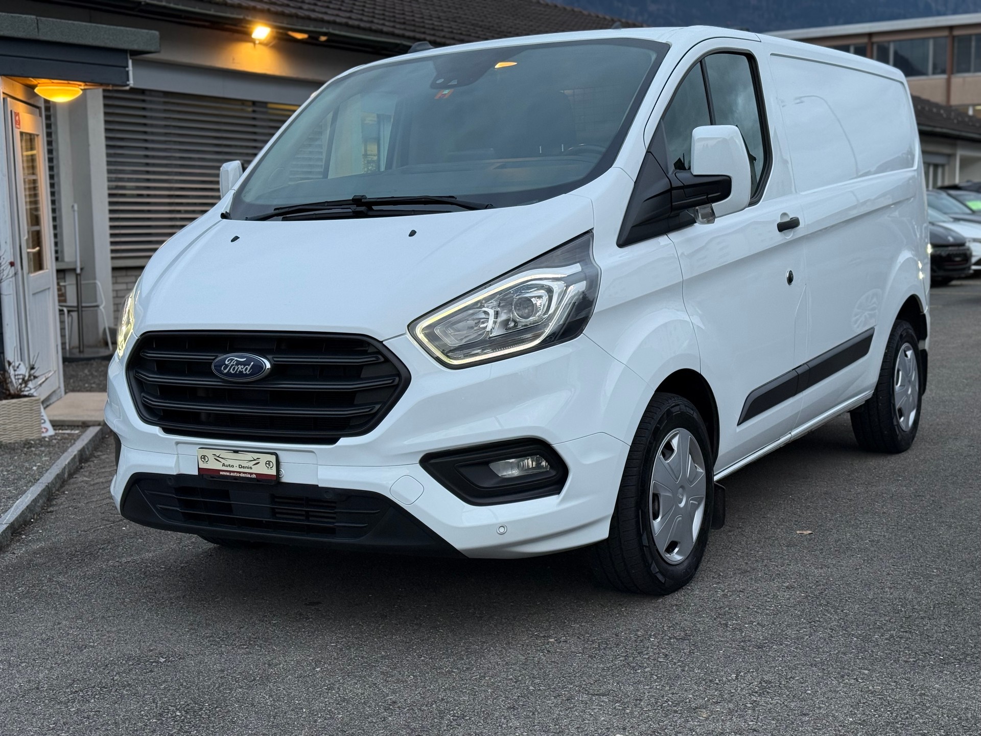 FORD Transit Custom Van 300 L1 2.0 TDCi 130 Trend-image-0