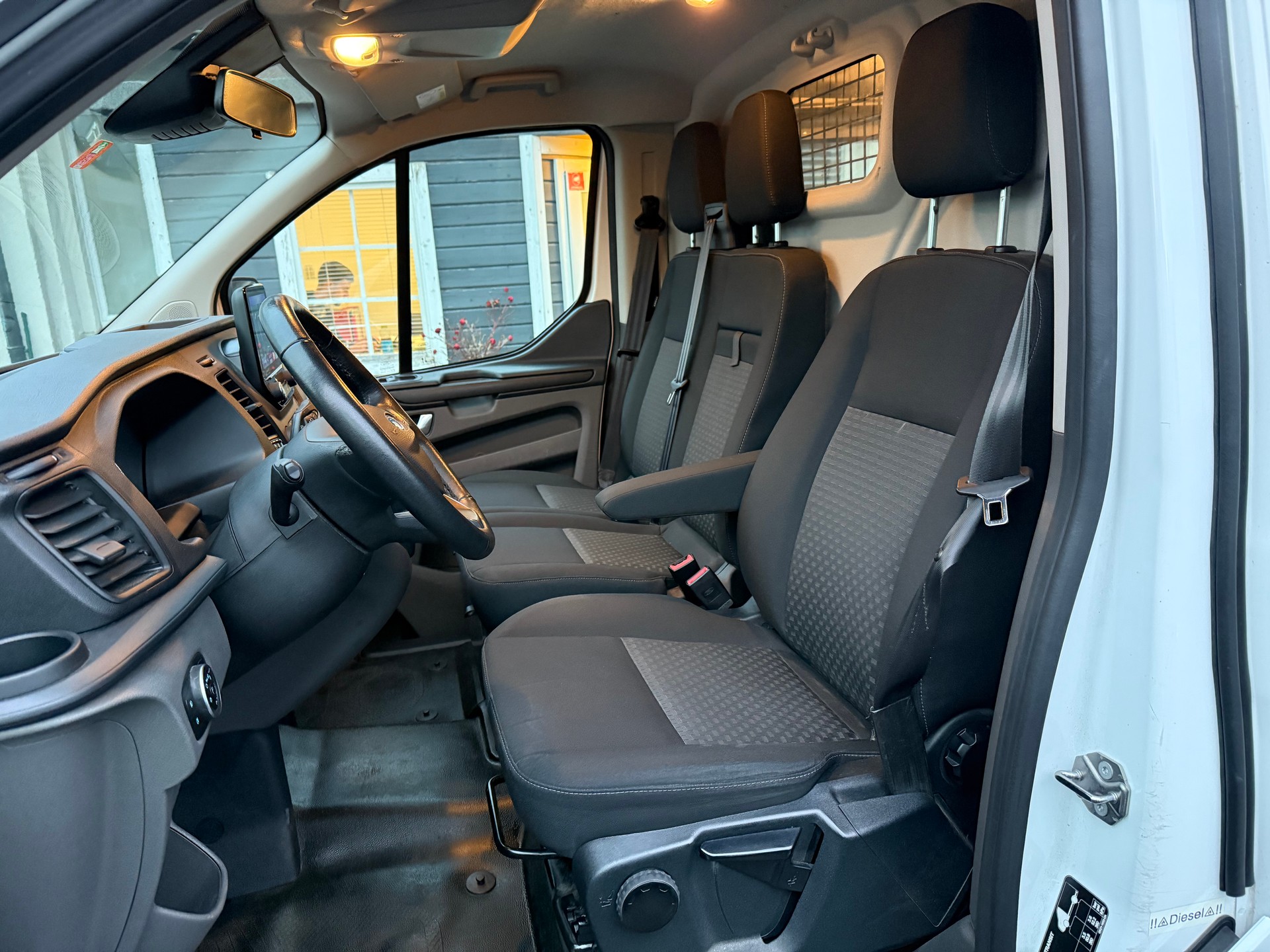 FORD Transit Custom Van 300 L1 2.0 TDCi 130 Trend-image-8