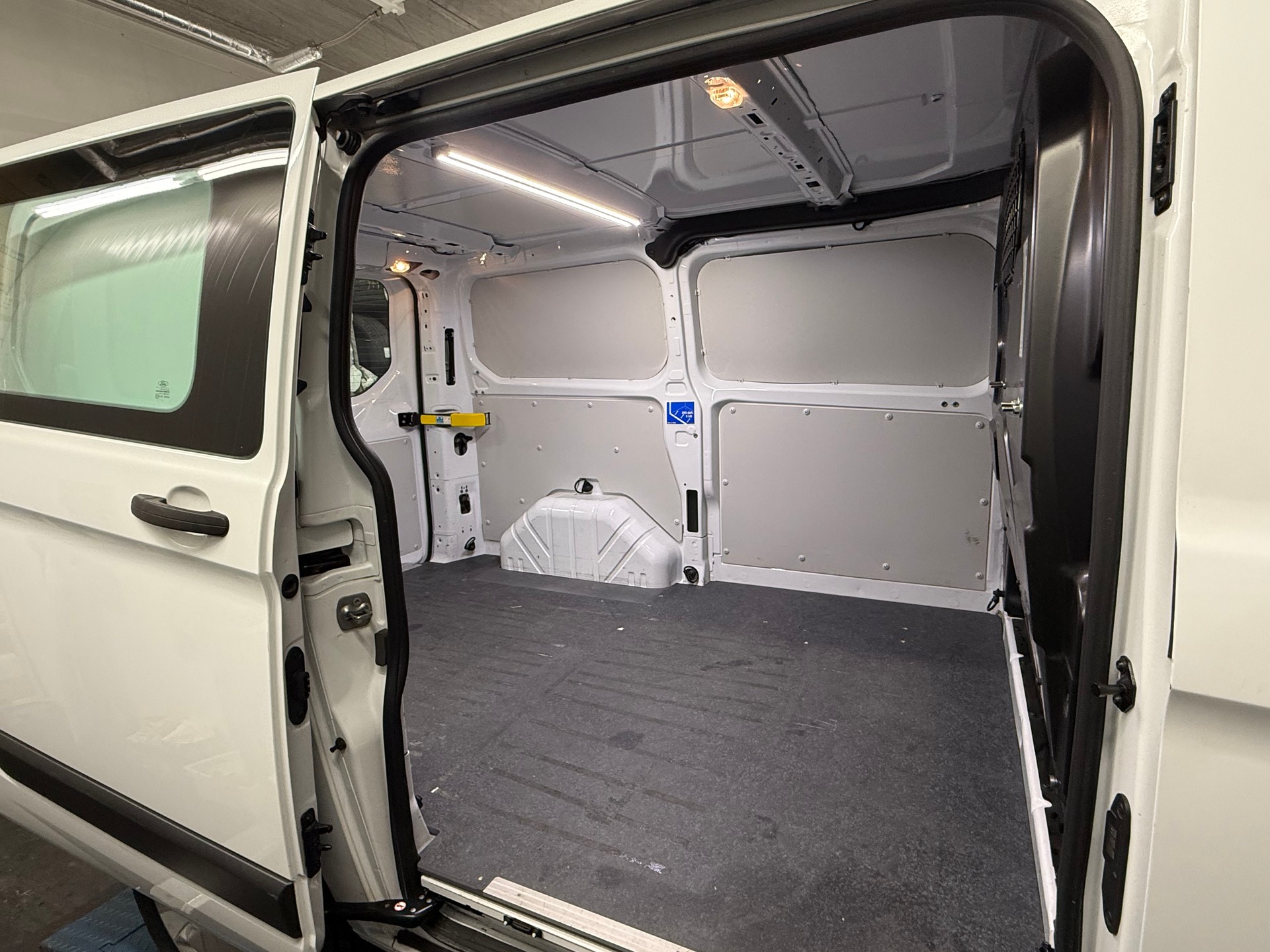 FORD Transit Custom Van 300 L1 2.0 TDCi 130 Trend-image-15