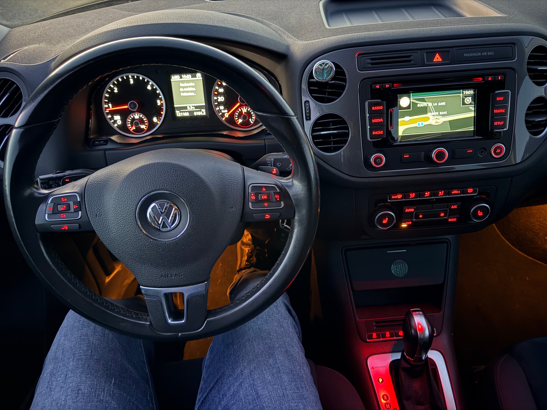 VW Tiguan 2.0 TDI BlueMotion Sport&Style 4Motion DSG-image-19