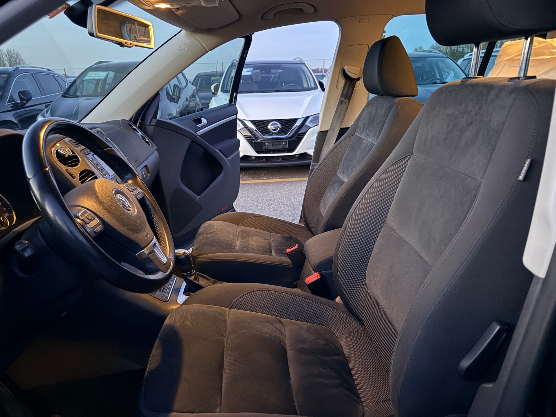 VW Tiguan 2.0 TDI BlueMotion Sport&Style 4Motion DSG-image-8