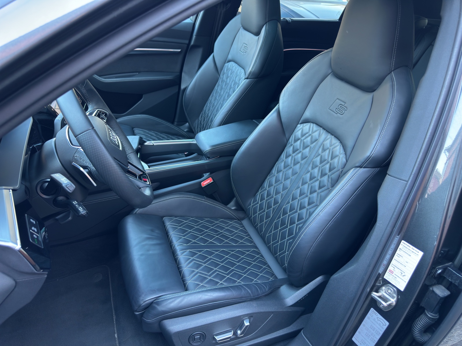 AUDI e-tron 55 S Line Black Edition quattro-image-11