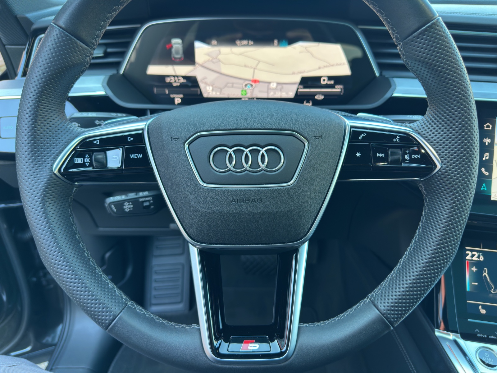 AUDI e-tron 55 S Line Black Edition quattro-image-13