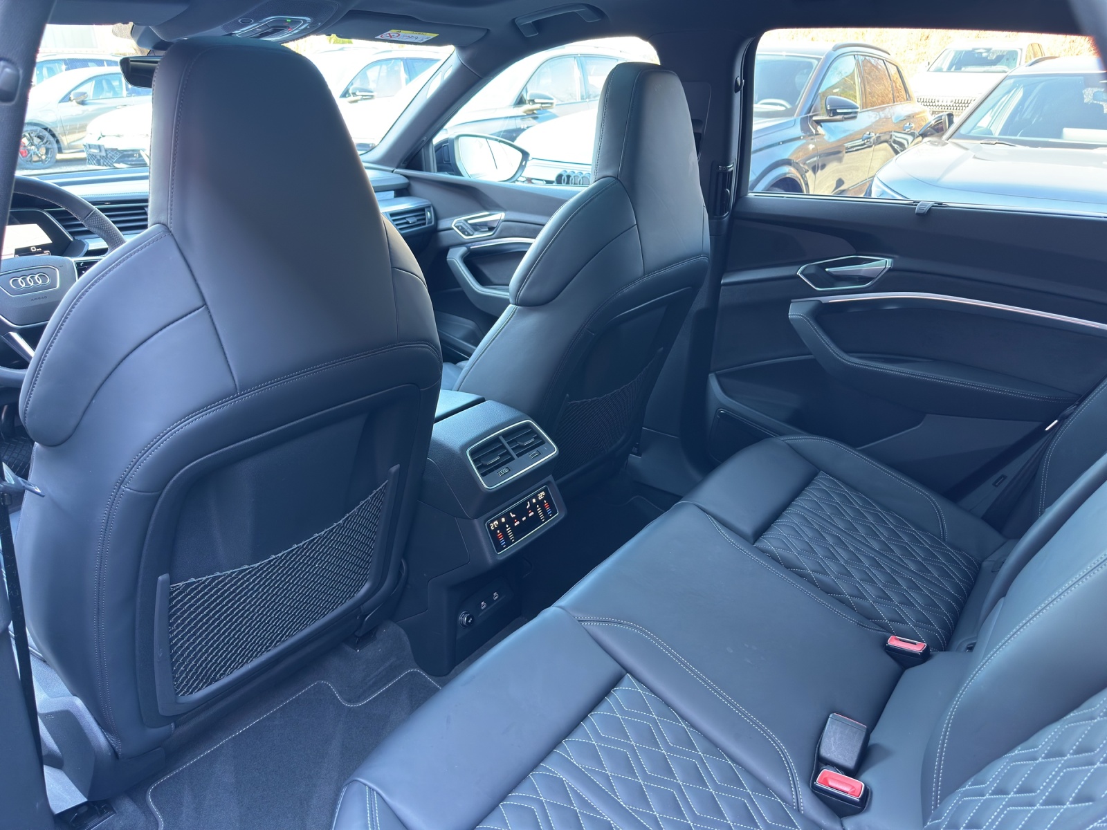 AUDI e-tron 55 S Line Black Edition quattro-image-17