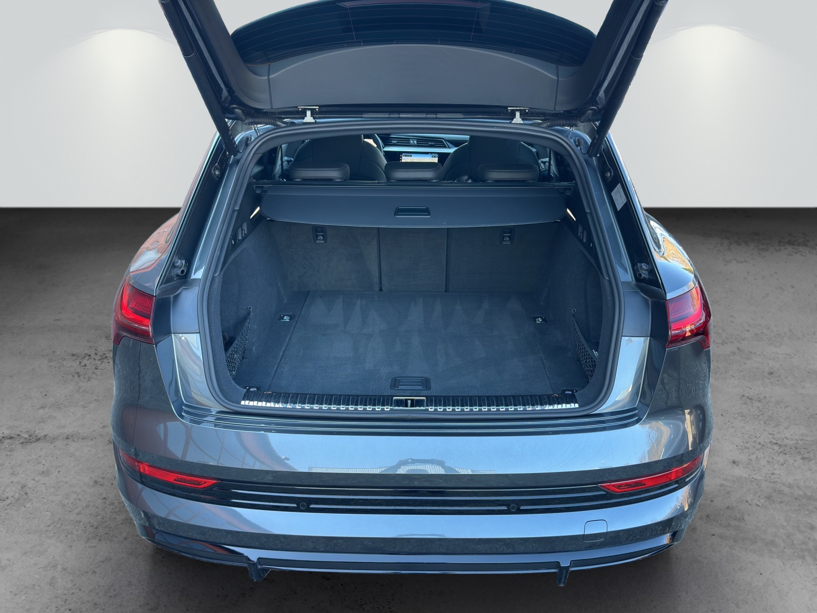 AUDI e-tron 55 S Line Black Edition quattro-image-9