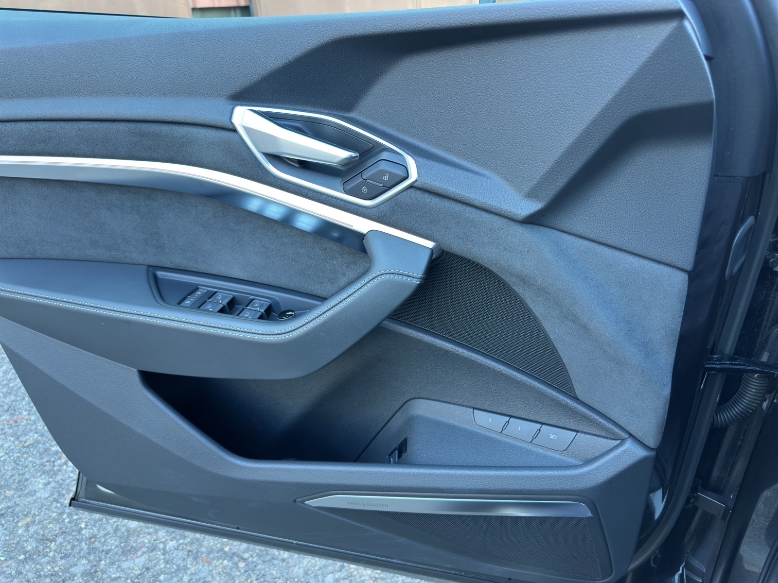 AUDI e-tron 55 S Line Black Edition quattro-image-16