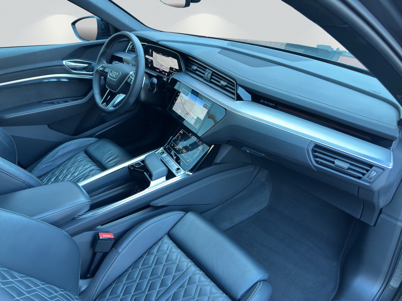 AUDI e-tron 55 S Line Black Edition quattro-image-7