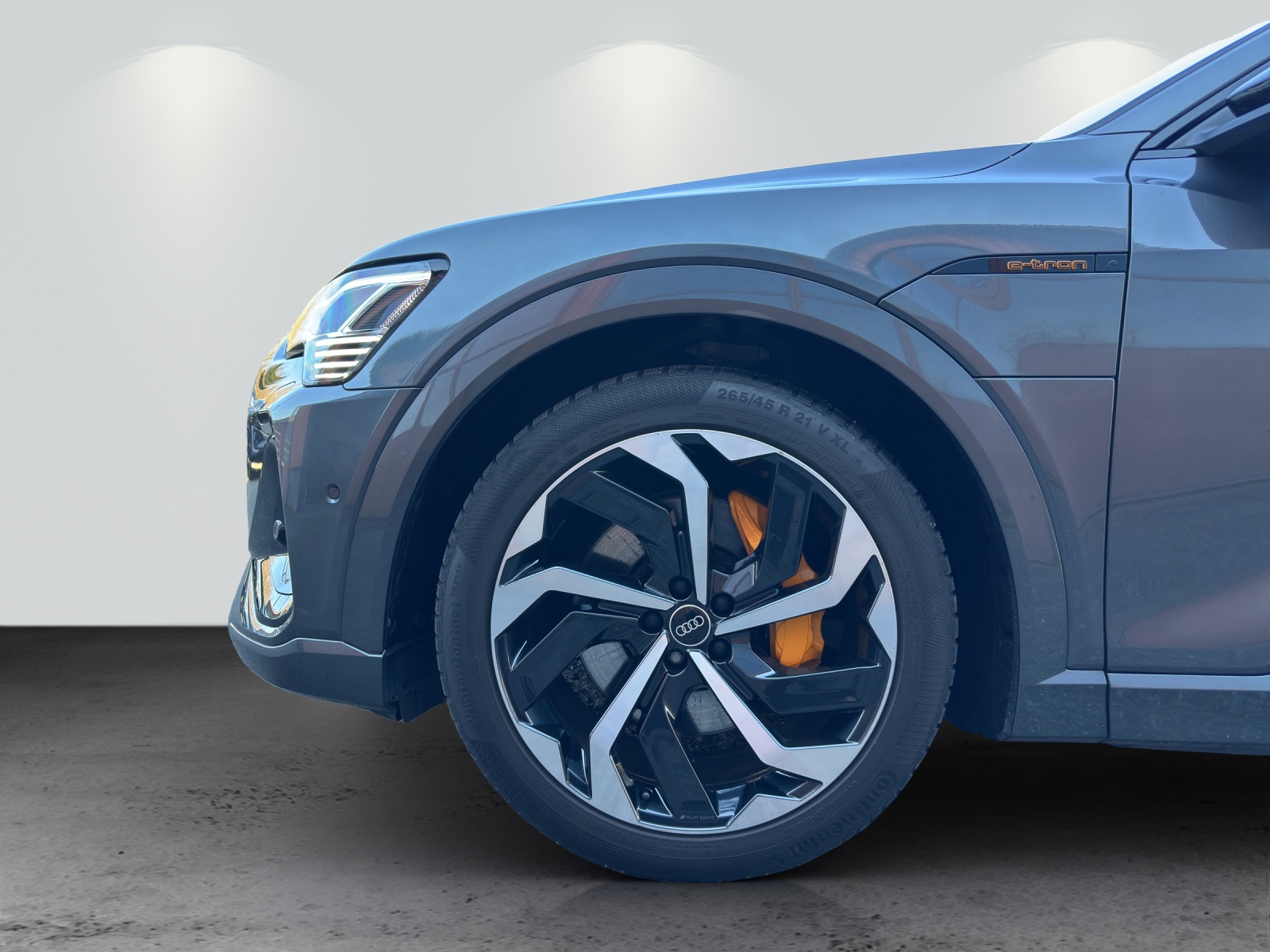 AUDI e-tron 55 S Line Black Edition quattro-image-10