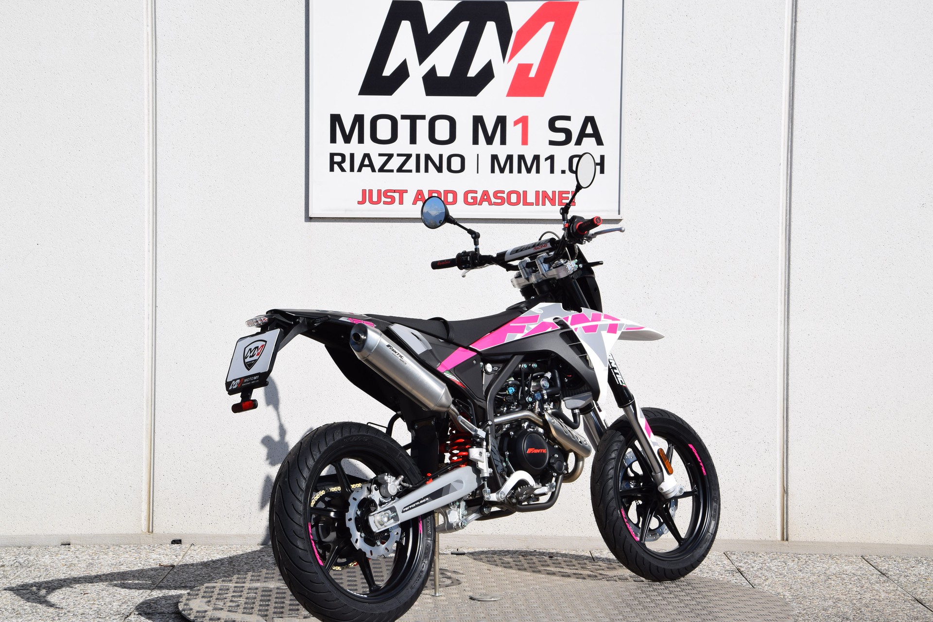 FANTIC Motard 125 Performance Pink Edition-image-8
