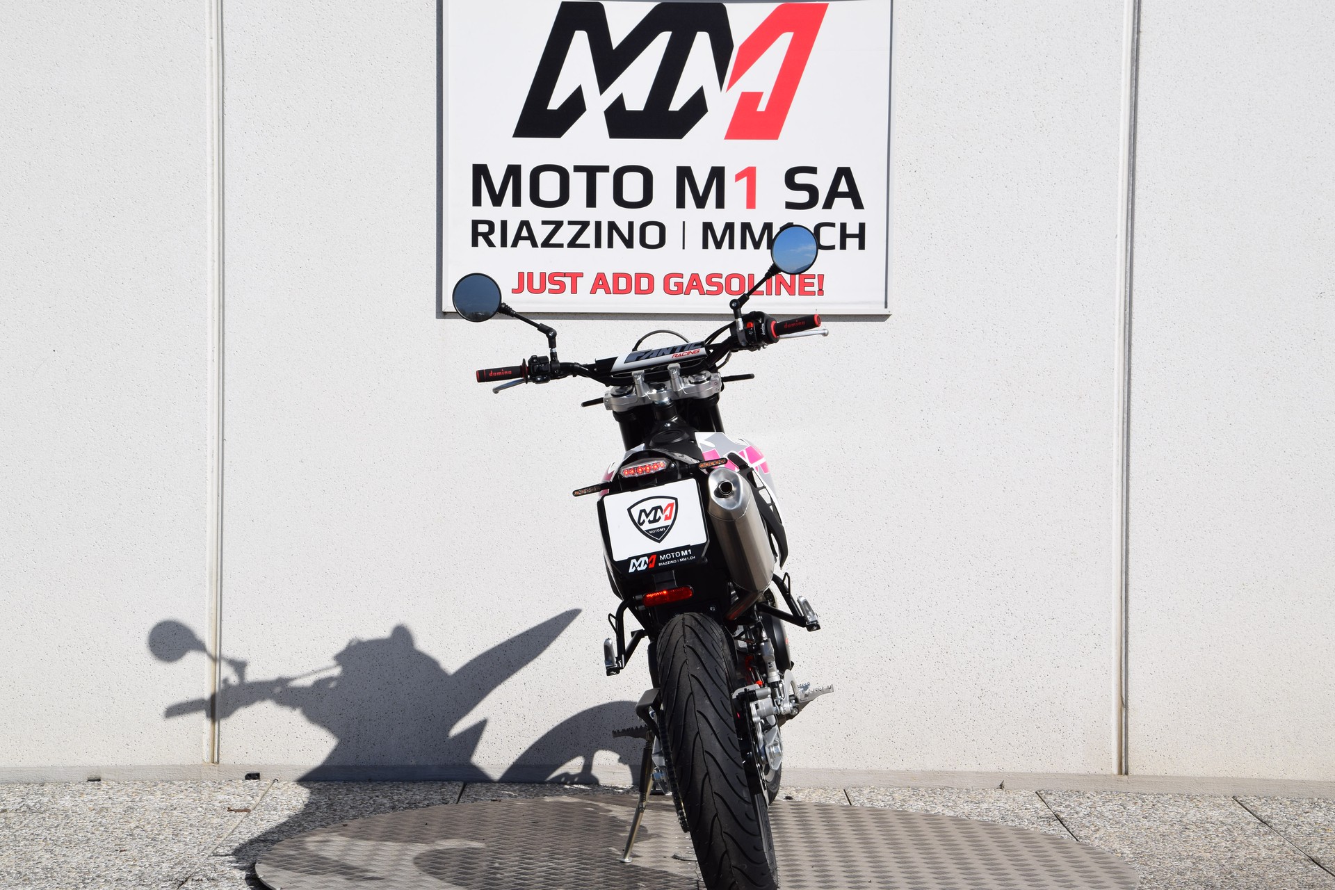 FANTIC Motard 125 Performance Pink Edition-image-7