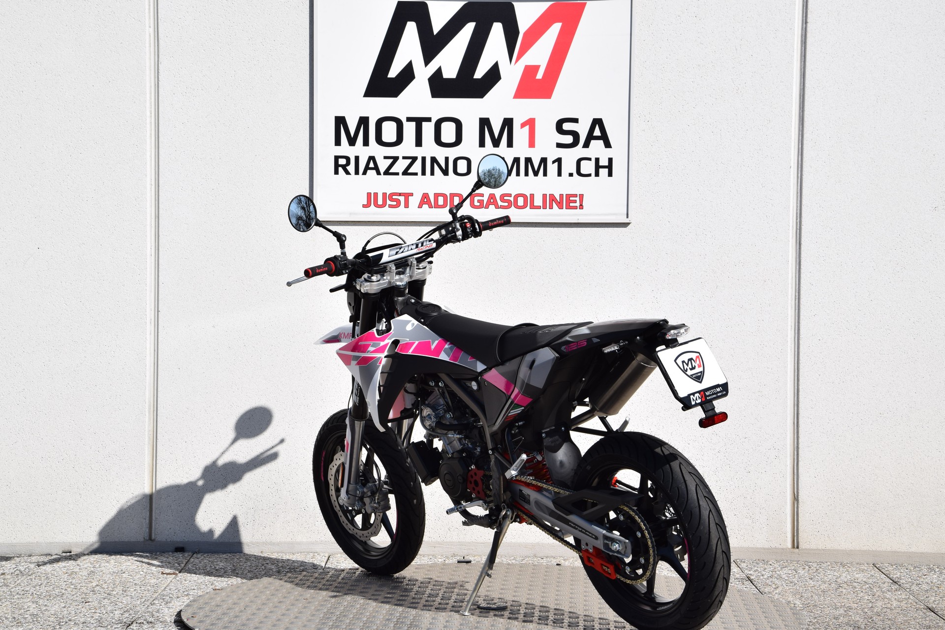 FANTIC Motard 125 Performance Pink Edition-image-6