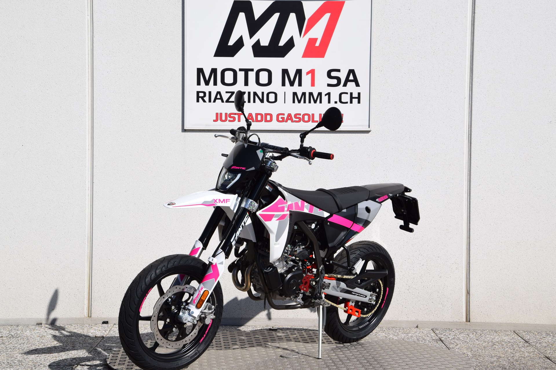 FANTIC Motard 125 Performance Pink Edition-image-4