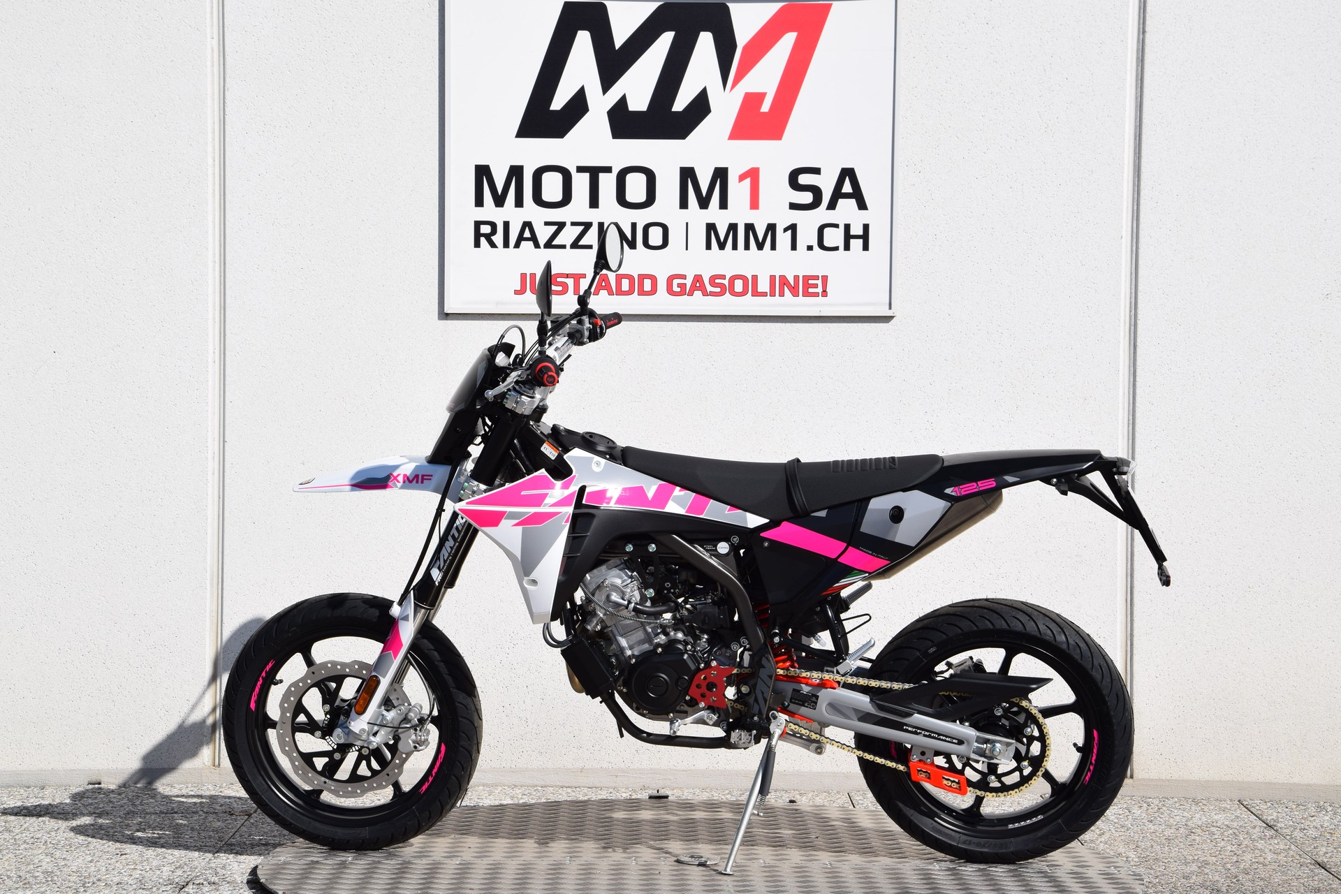 FANTIC Motard 125 Performance Pink Edition-image-5