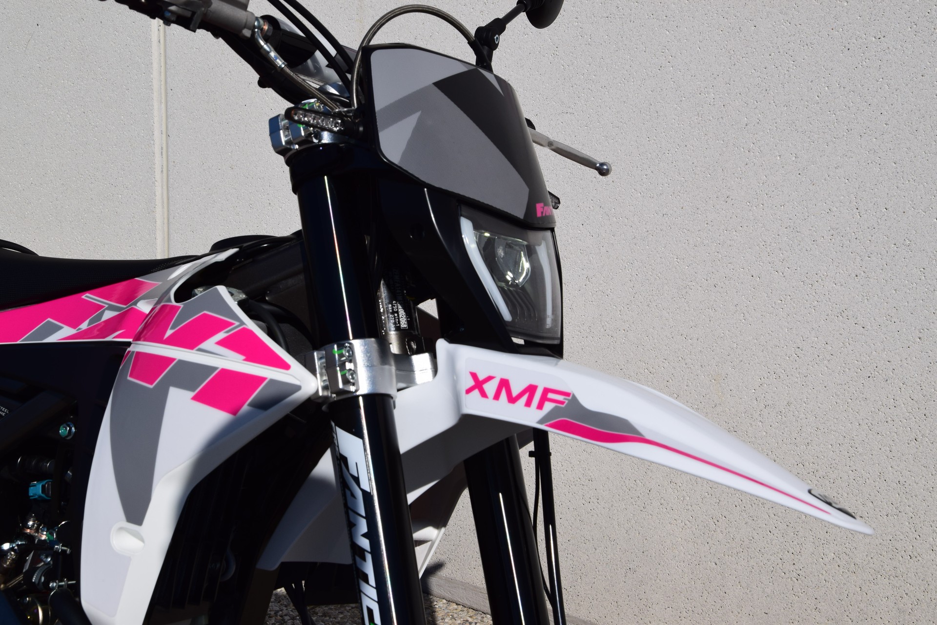 FANTIC Motard 125 Performance Pink Edition-image-11
