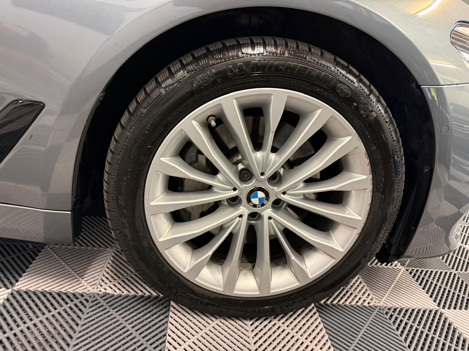 BMW 530d xDrive Touring Luxury Line Steptronic-image-29
