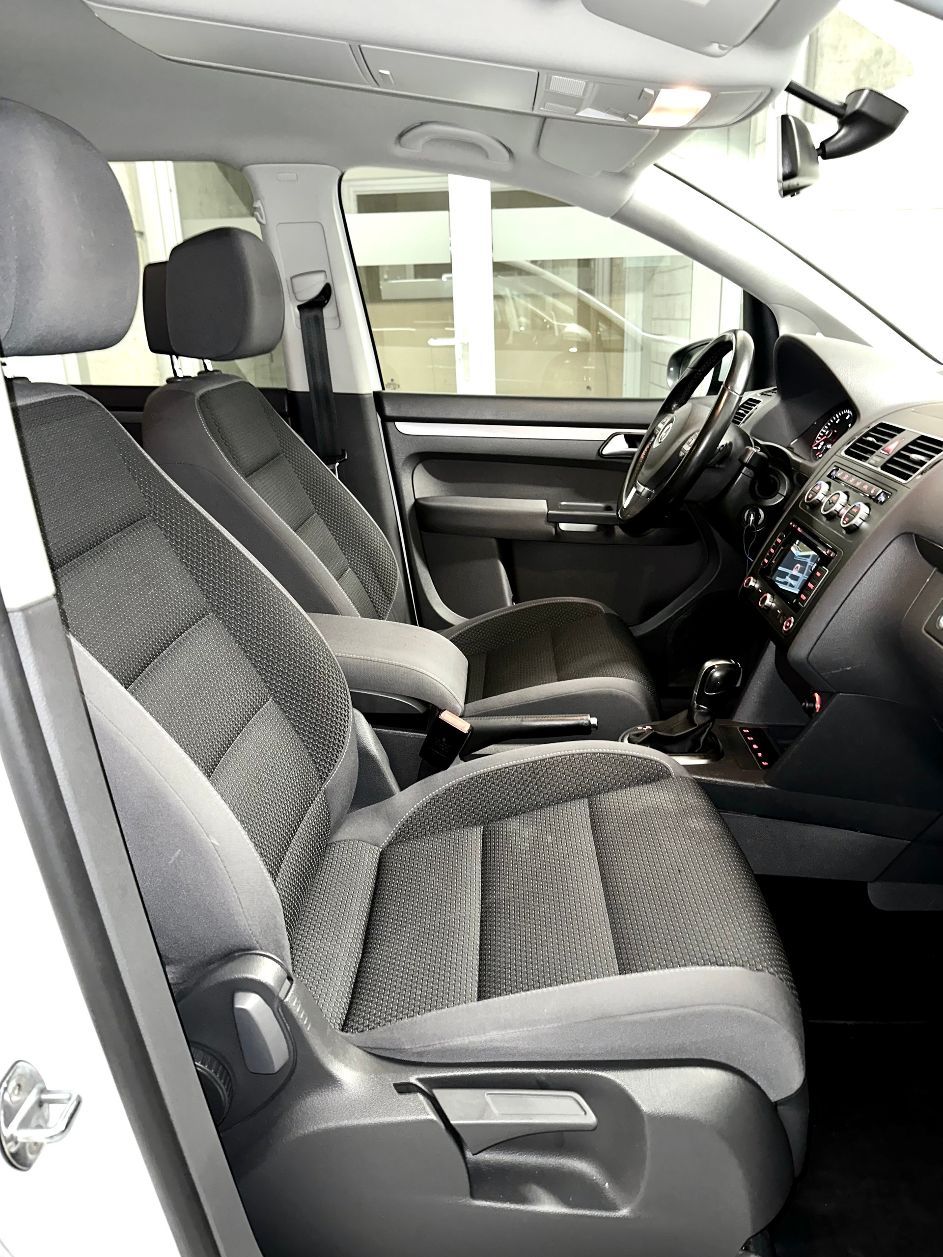 VW Touran 2.0 TDI BMT Comfortline DSG-image-12
