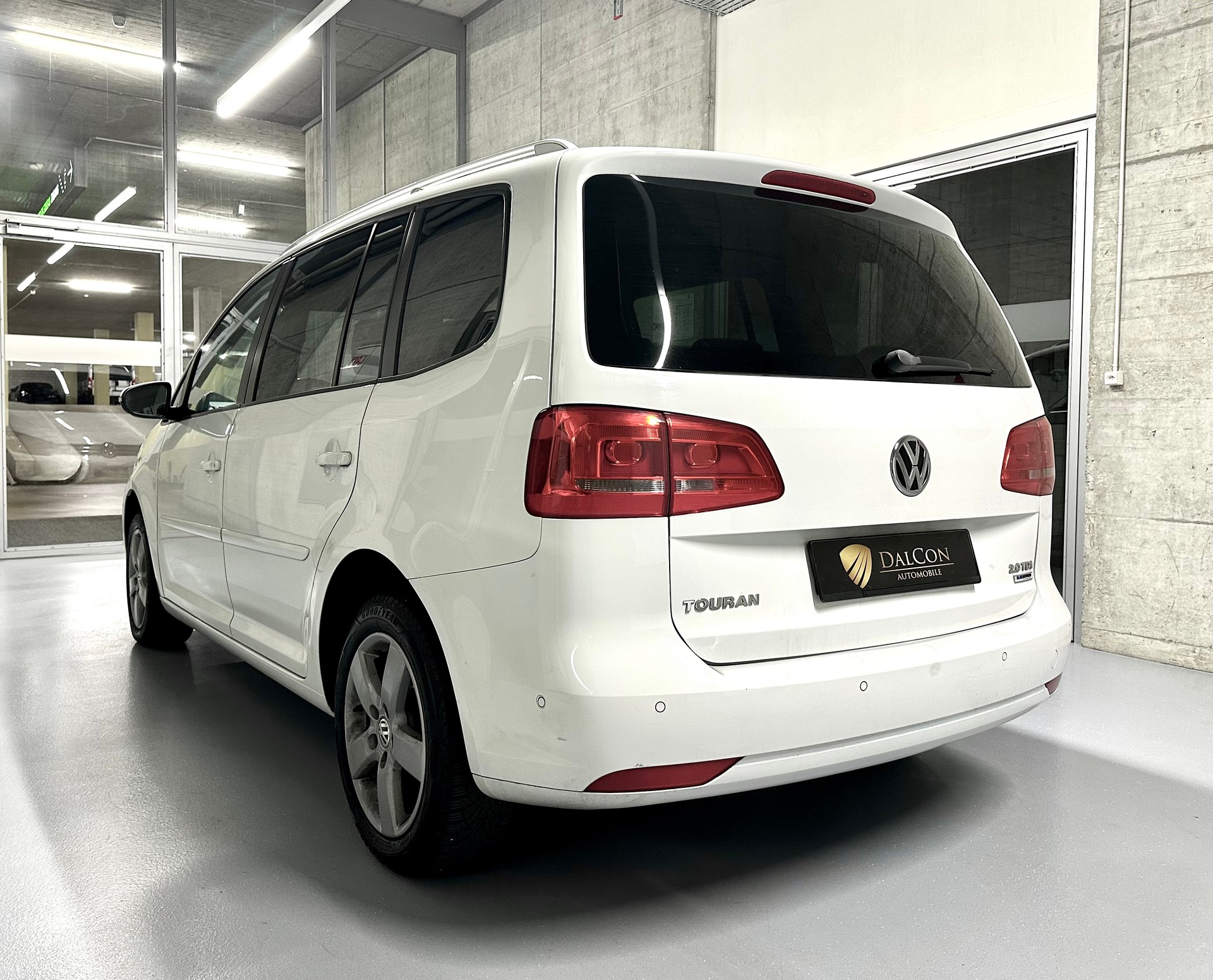VW Touran 2.0 TDI BMT Comfortline DSG-image-9