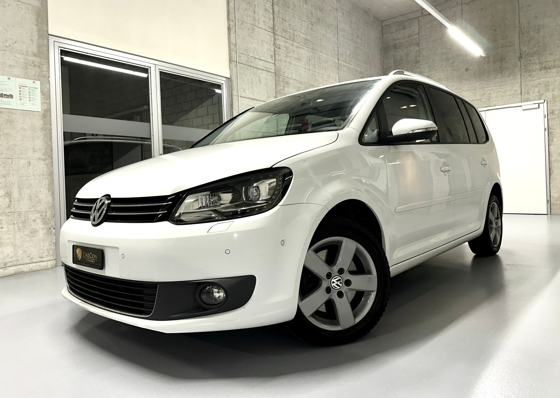 VW Touran 2.0 TDI BMT Comfortline DSG-image-1