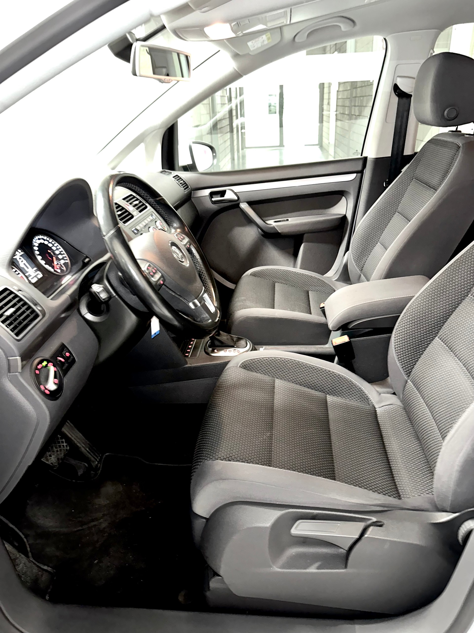 VW Touran 2.0 TDI BMT Comfortline DSG-image-11