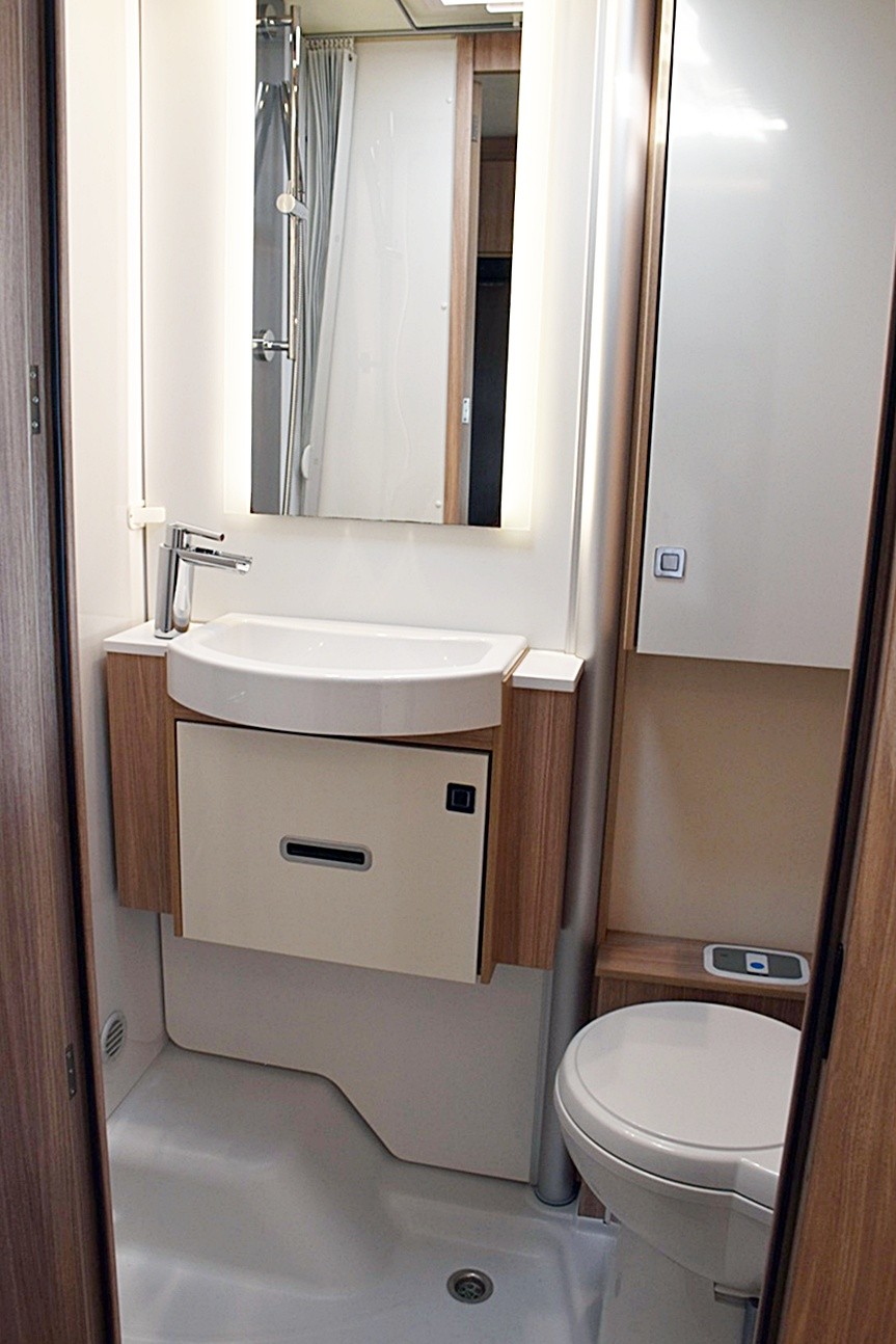 BÜRSTNER LYSEO TD T 690 G DELFIN HARMONY LINE 2,3 DIESEL FIAT DUCATO MJ 140-image-13