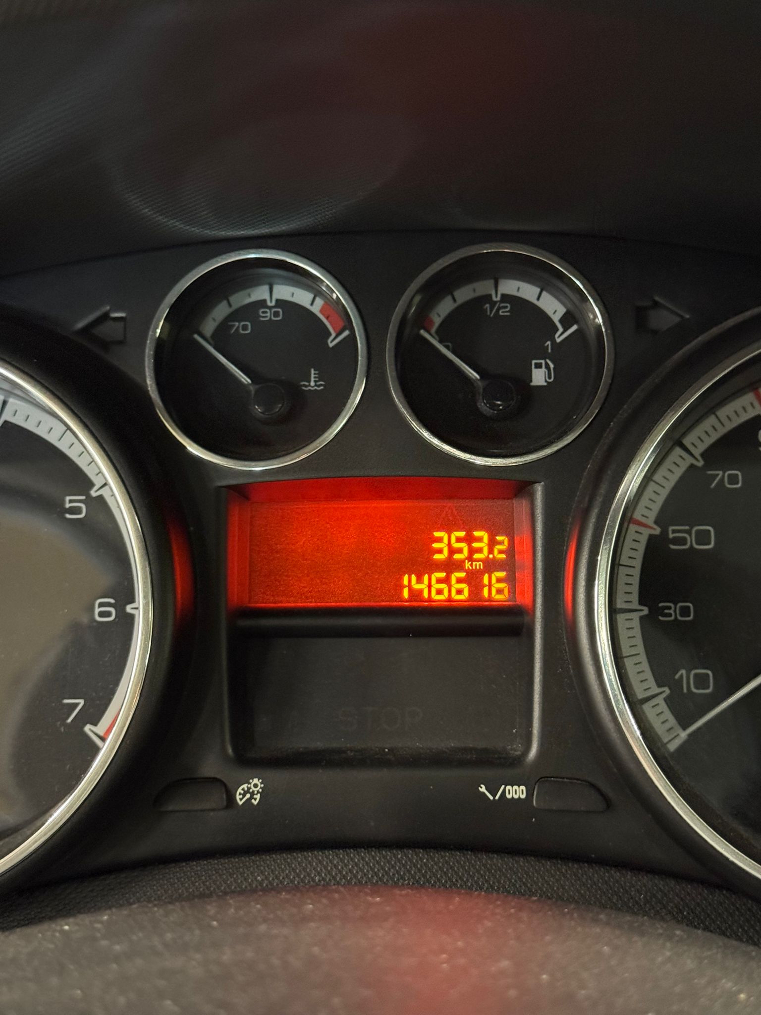 PEUGEOT 308 SW 1.6 16V VTI Sport-image-6